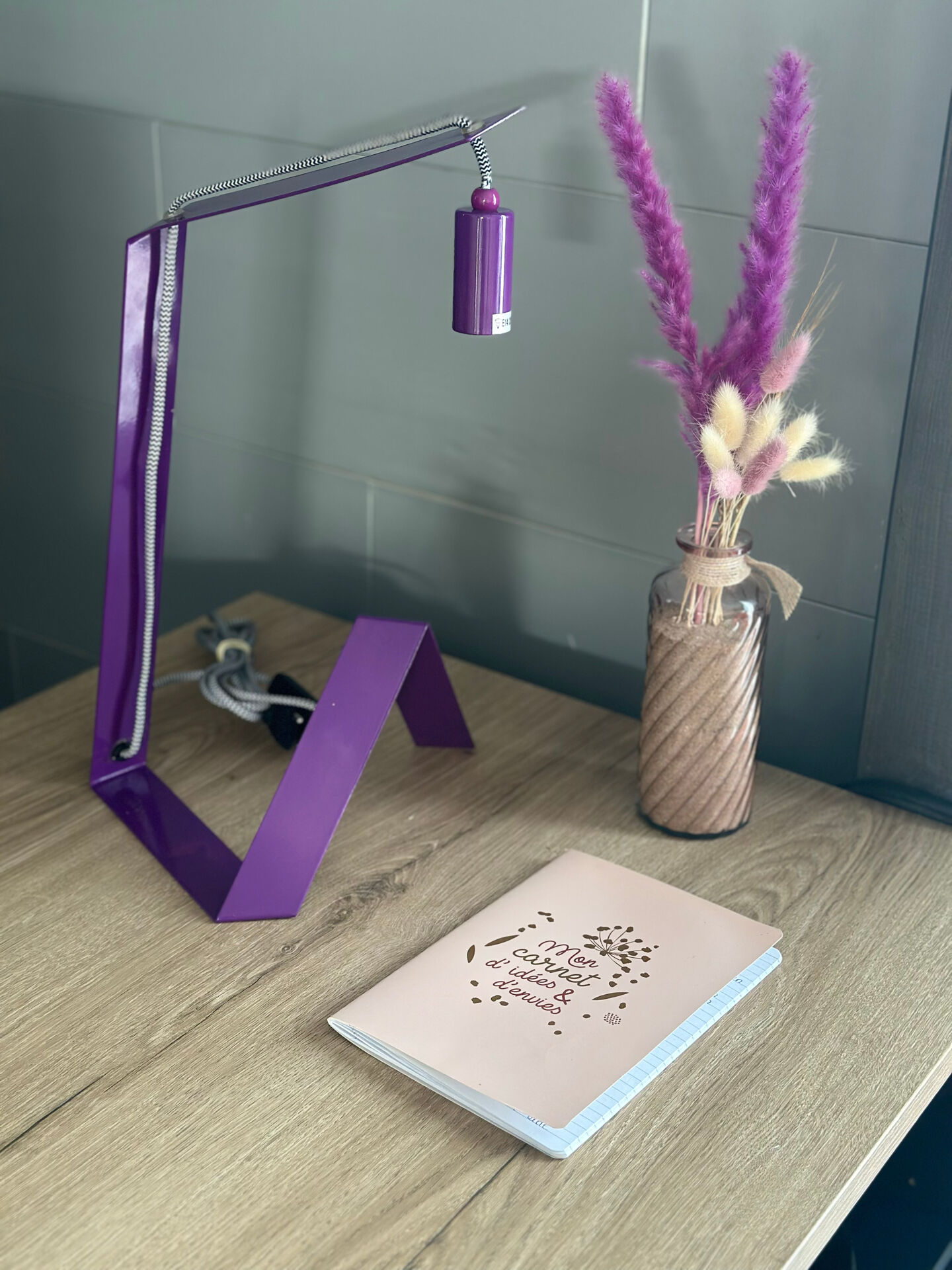 Agemob purple desk lamp in vintage Memphis style from the 80s and 90s.