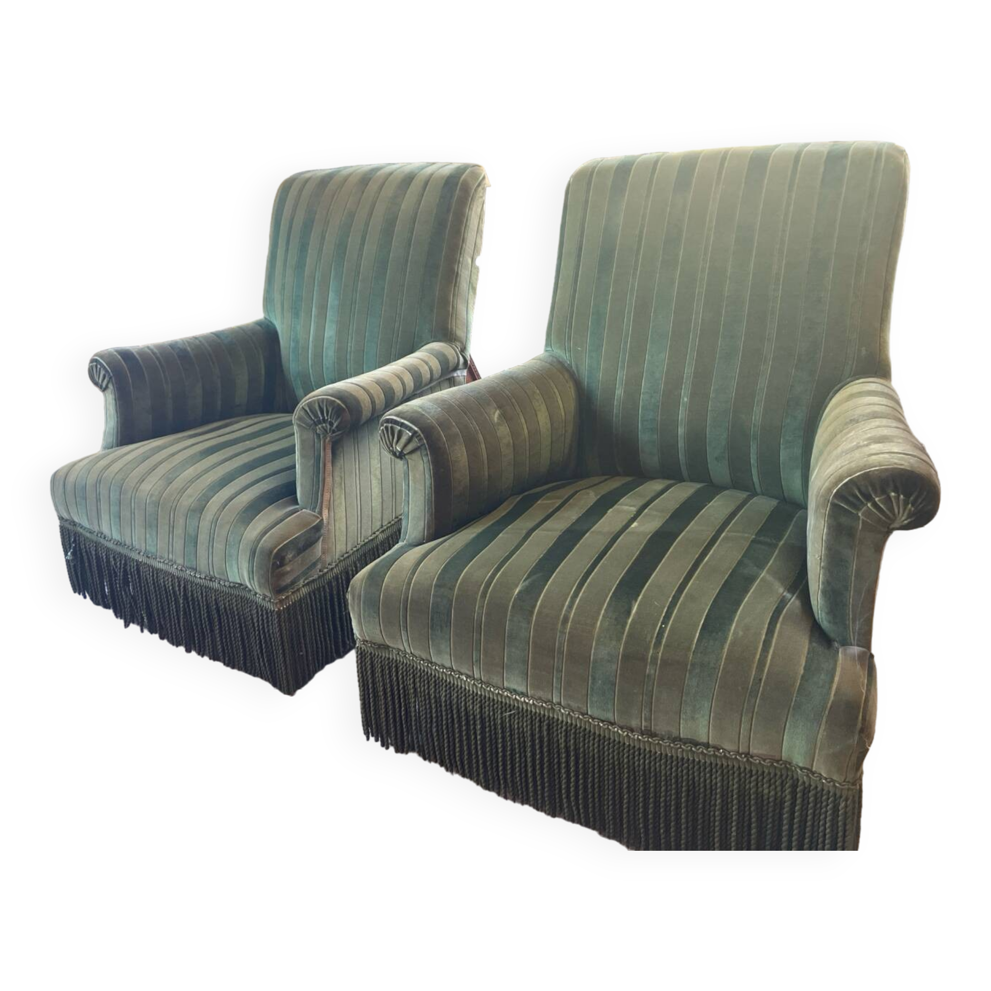 Set of two green velvet toad armchairs with fringe