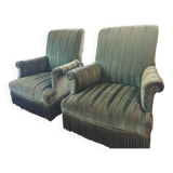 Lot de deux fauteuils crapaud velours vert à frange