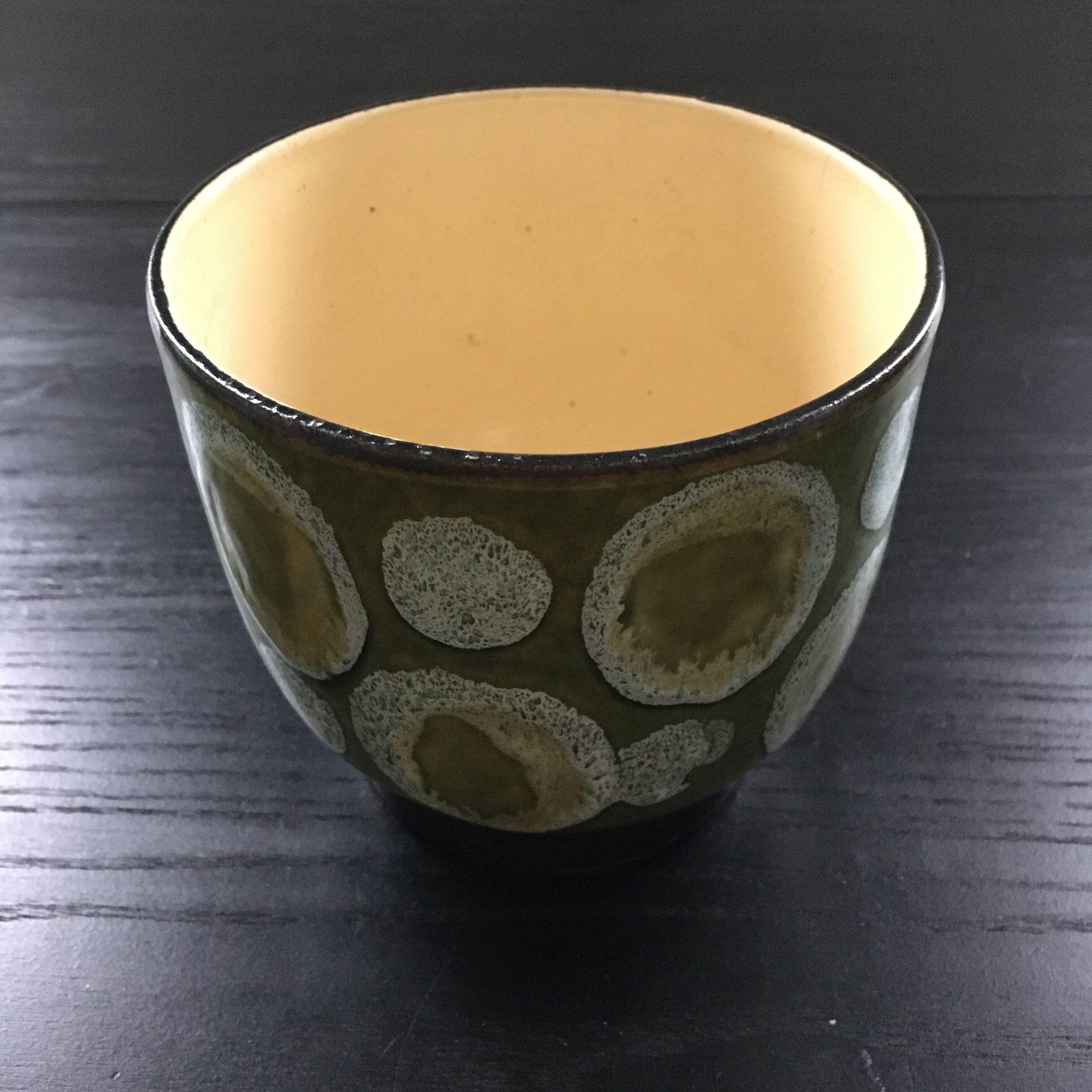 Olive green enamelled pot cache