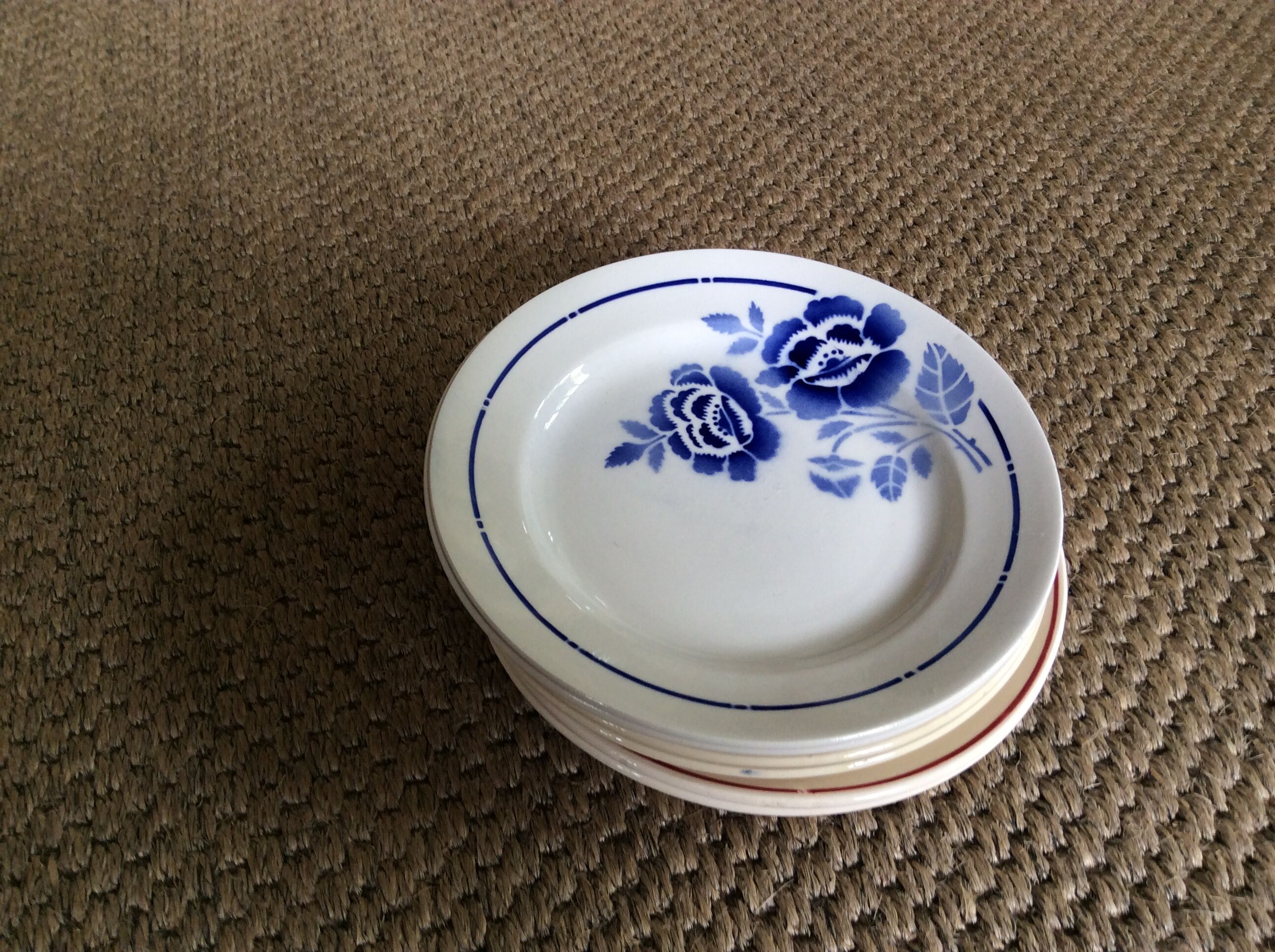 Set of 6 vintage dessert plates
