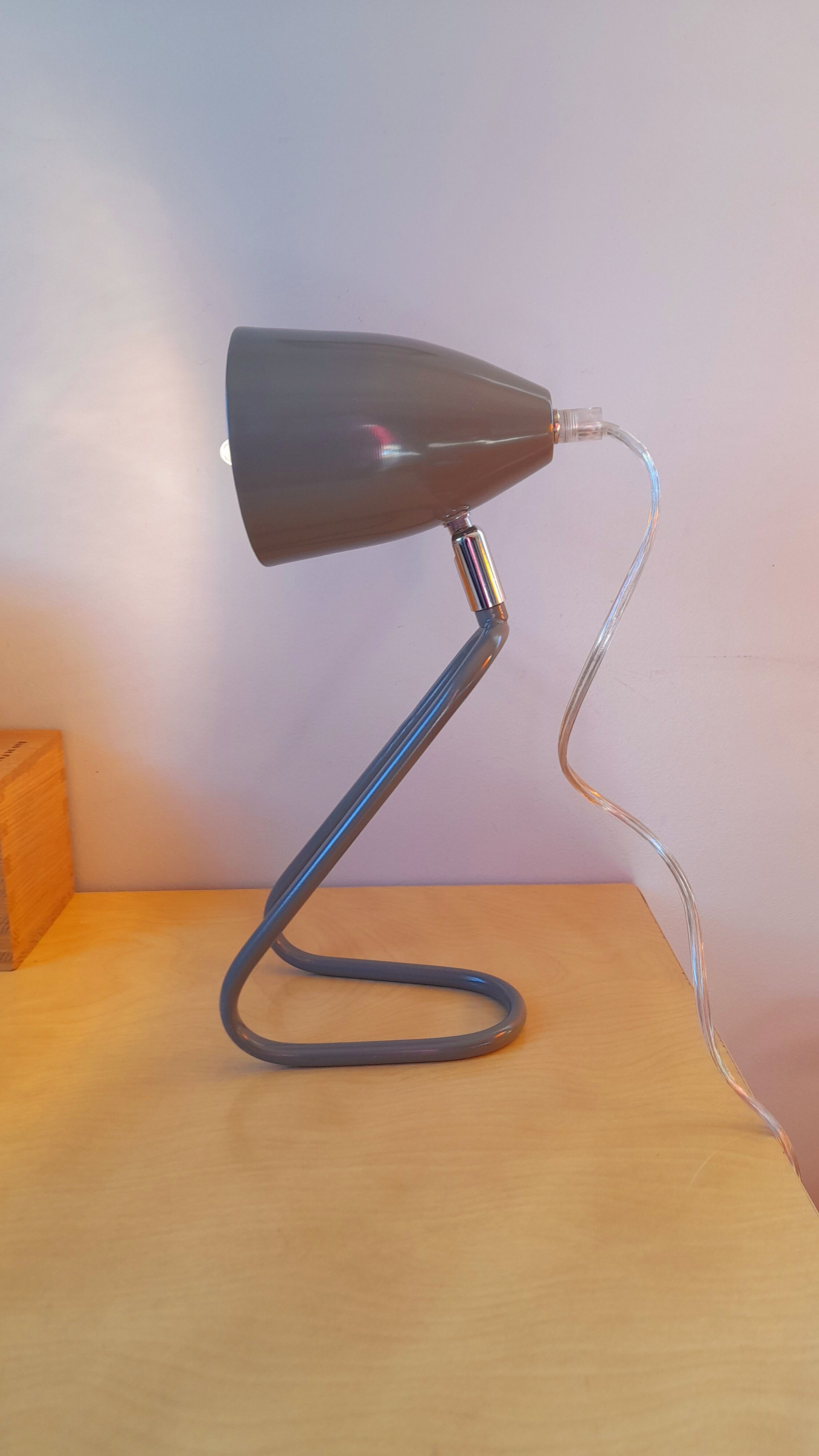 Desk lamp