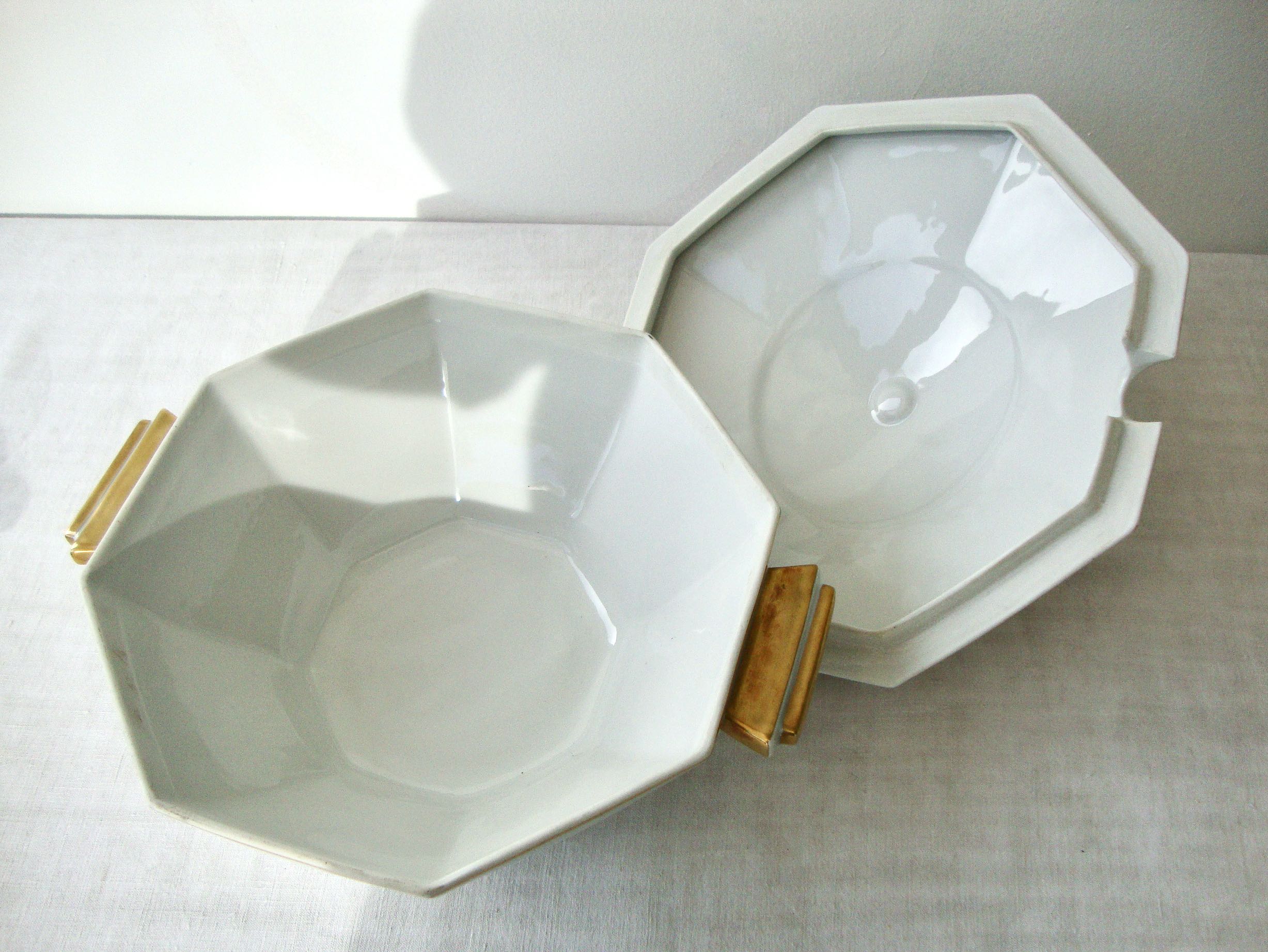 Porcelain plates for 12 people