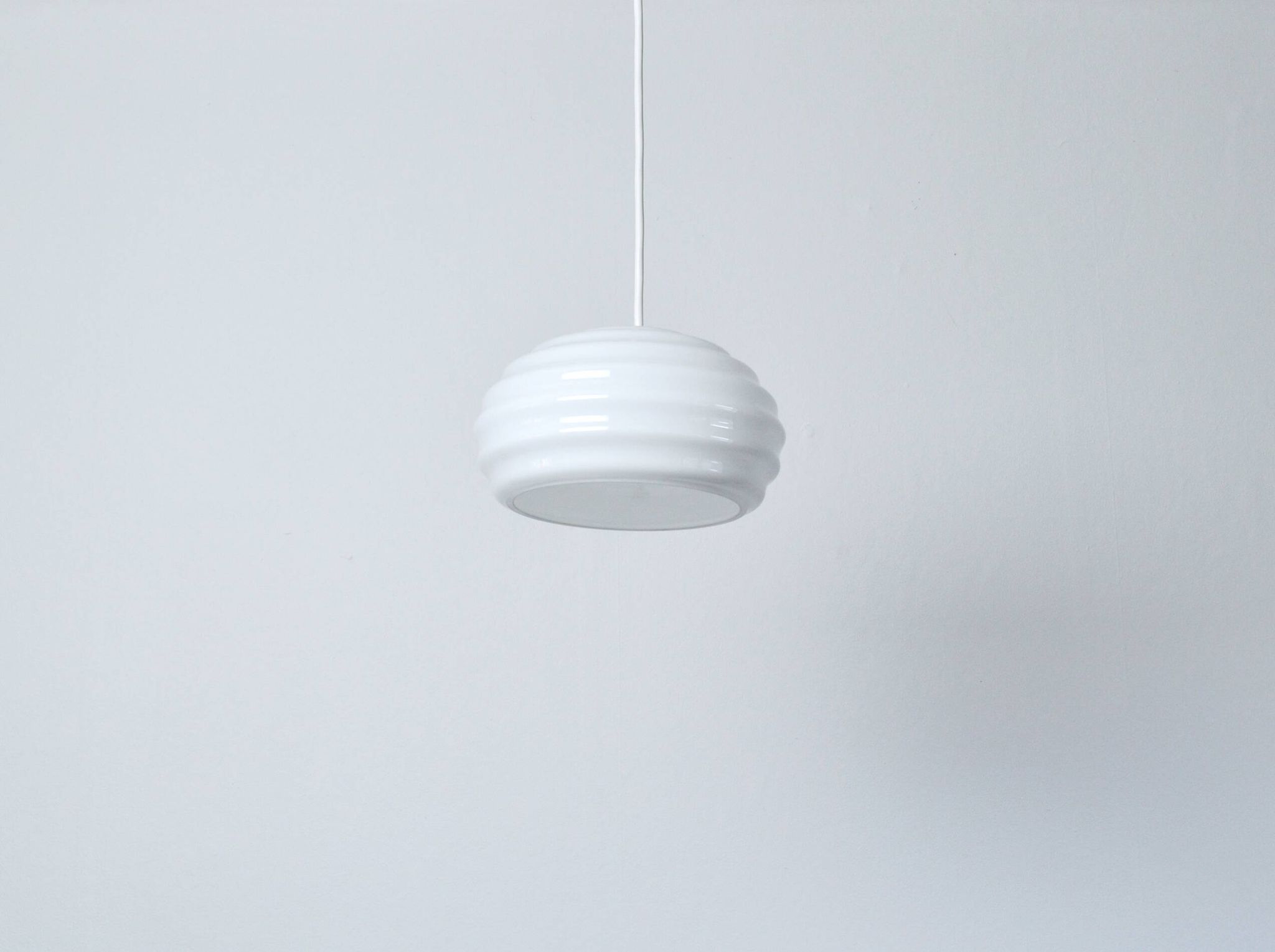Suspension "New Wave" en verre opale Verner Panton pour Holmegaard, 1984