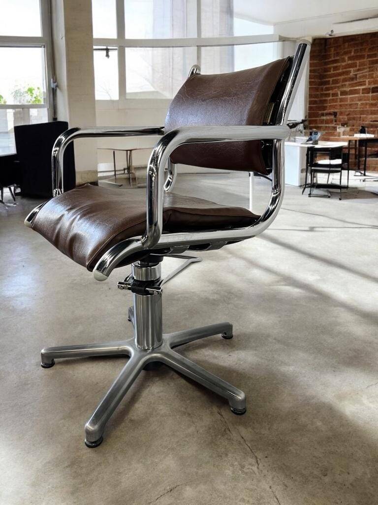 Chaise de bureau vintage brune avec cadre chromé