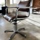 Chaise de bureau vintage brune avec cadre chromé