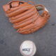 Gant et balle de baseball