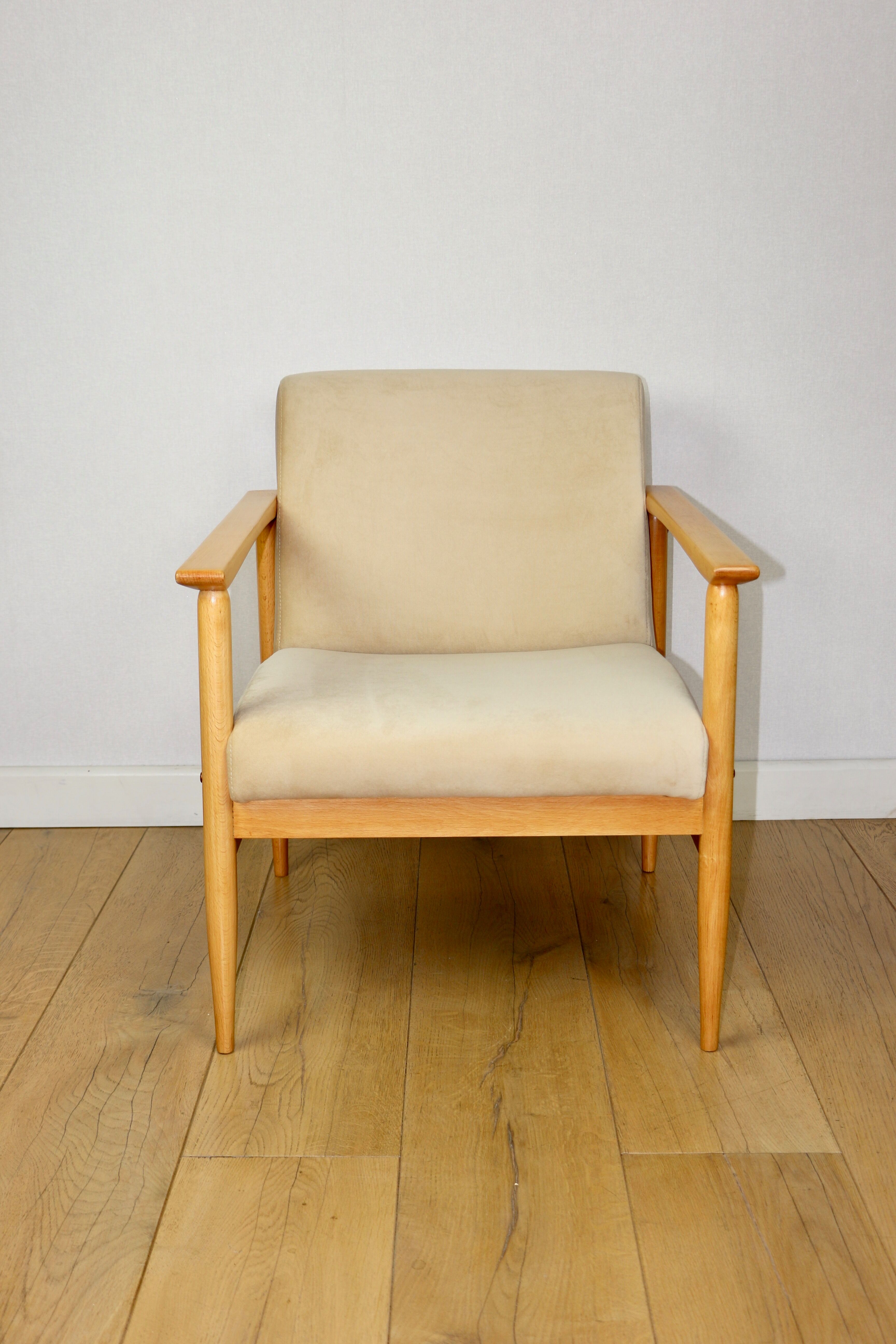 Vintage Loft armchair 70s light beige - velvet fabric - natural beech wood