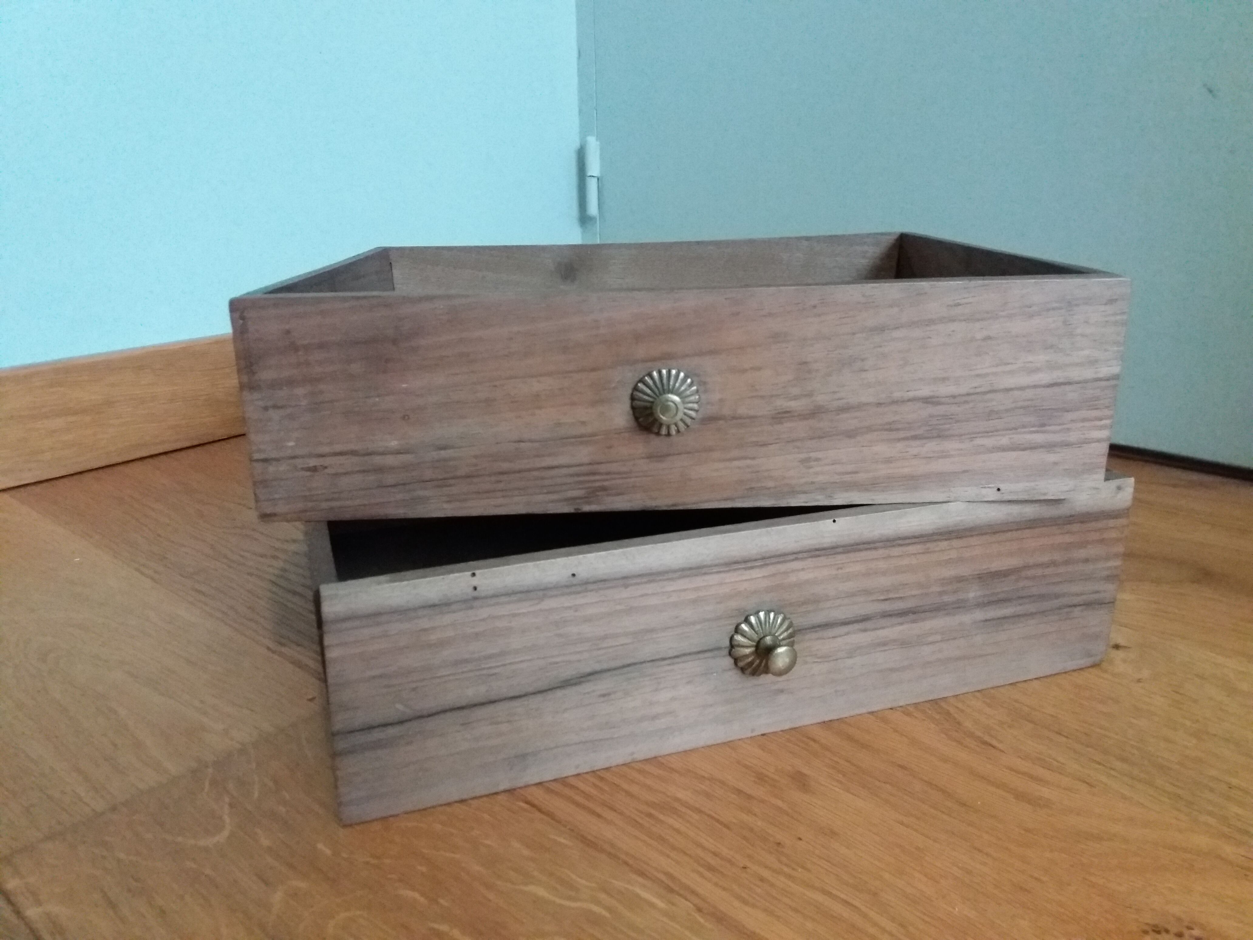 2 wooden drawers 33 x 27