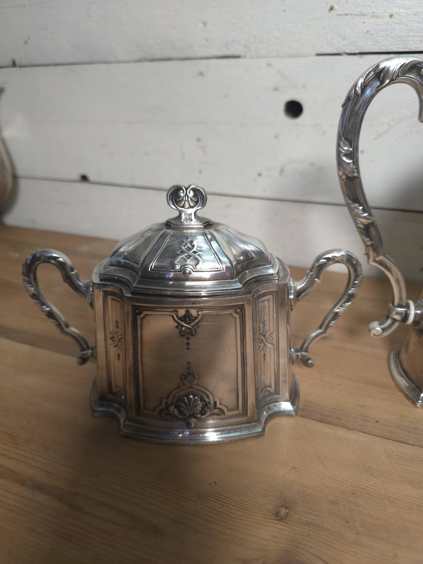 Service à café en métal argenté , cafetière et sucrier