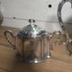 Service à café en métal argenté , cafetière et sucrier