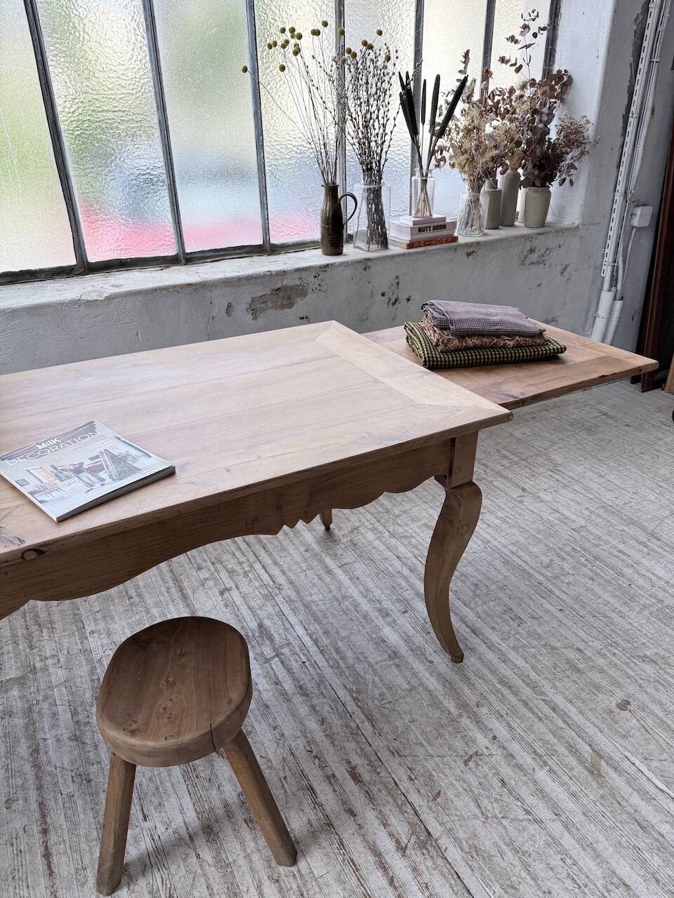 Farm table cherry wood with curved legs, 19th century.