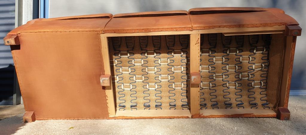 Sofa club leather 3 places buttoned back finish studded and velvet