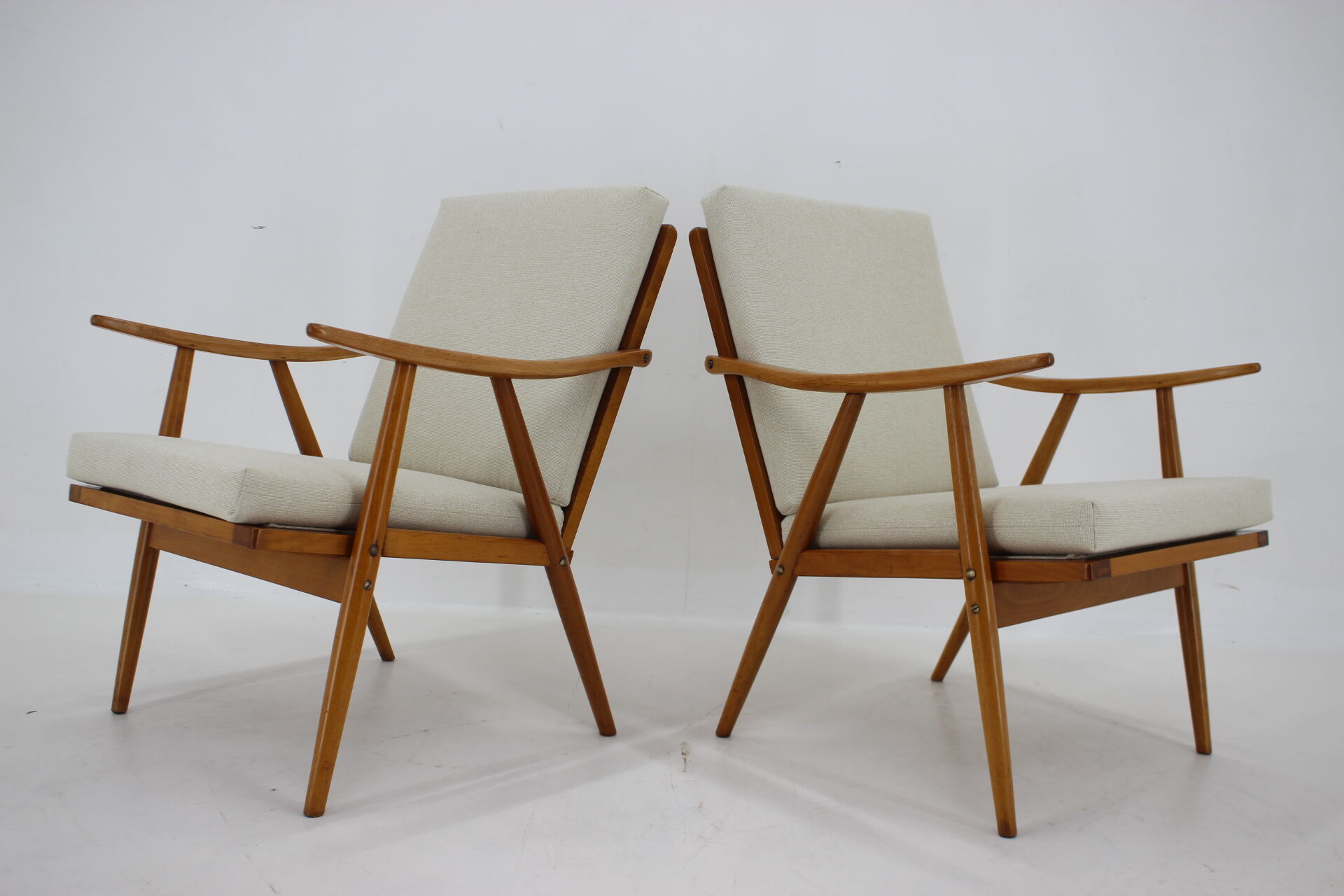 Paire de fauteuils en hêtre, Tchécoslovaquie