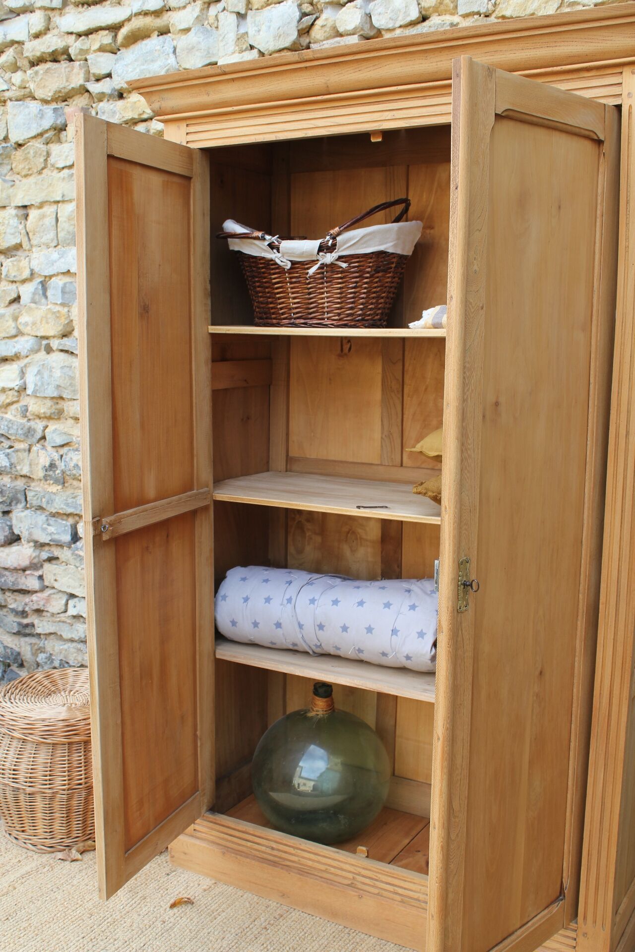 Armoire parisienne 