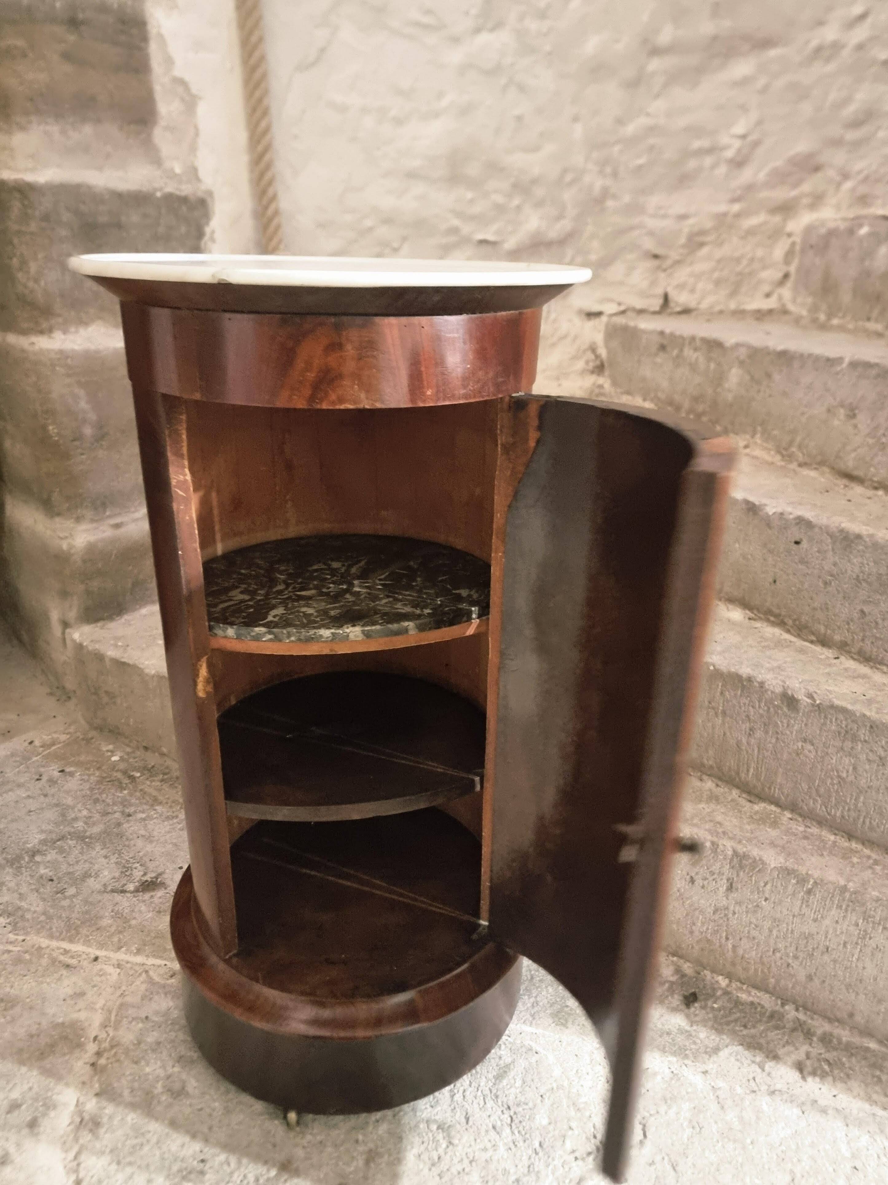 Antique French Empire Somno (bedside table) in mahogany with a marble top, circa 1805–1820.
