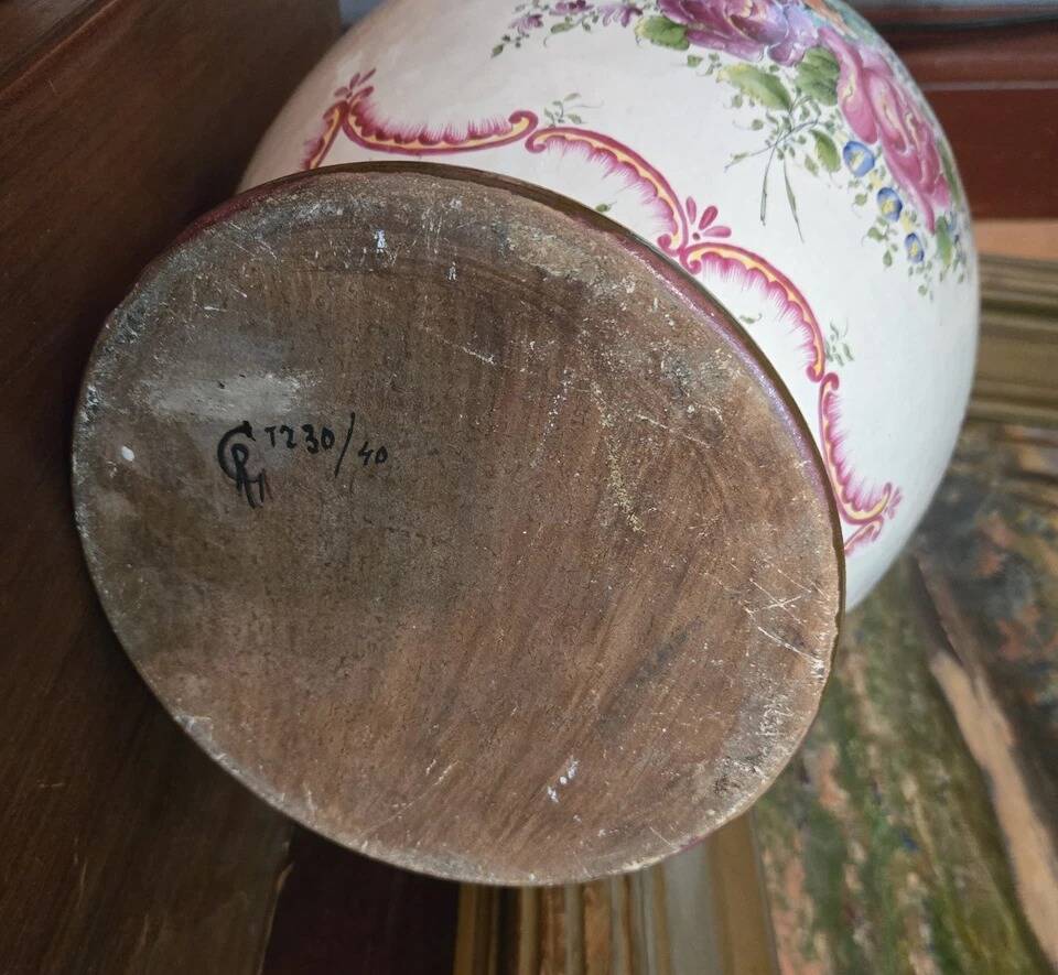 Roger Colas in Clamecy: Important vase in faience with a baluster shape.