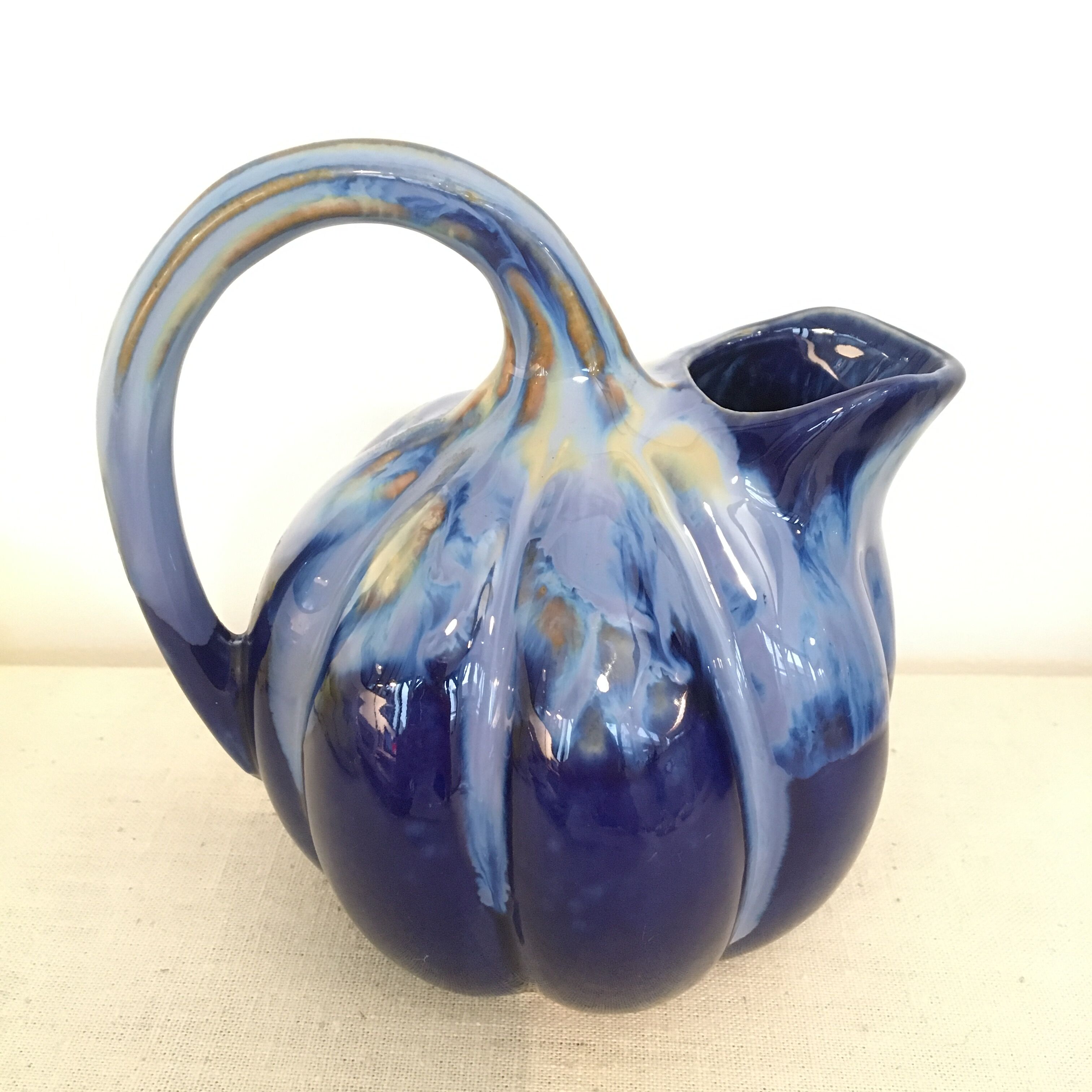 Pitcher shape melon in sandstone blue enamel Alpho