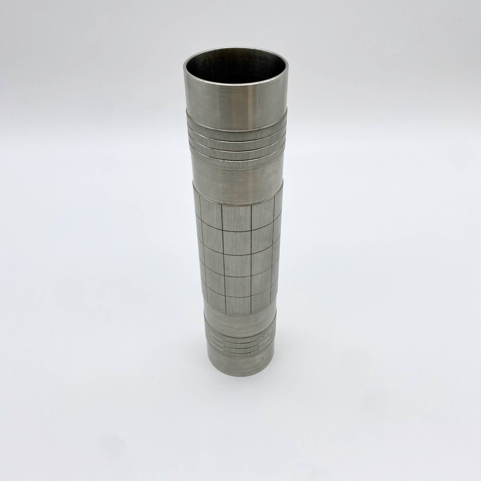 Vase rouleau brutaliste / aluminium brossé – 1960s