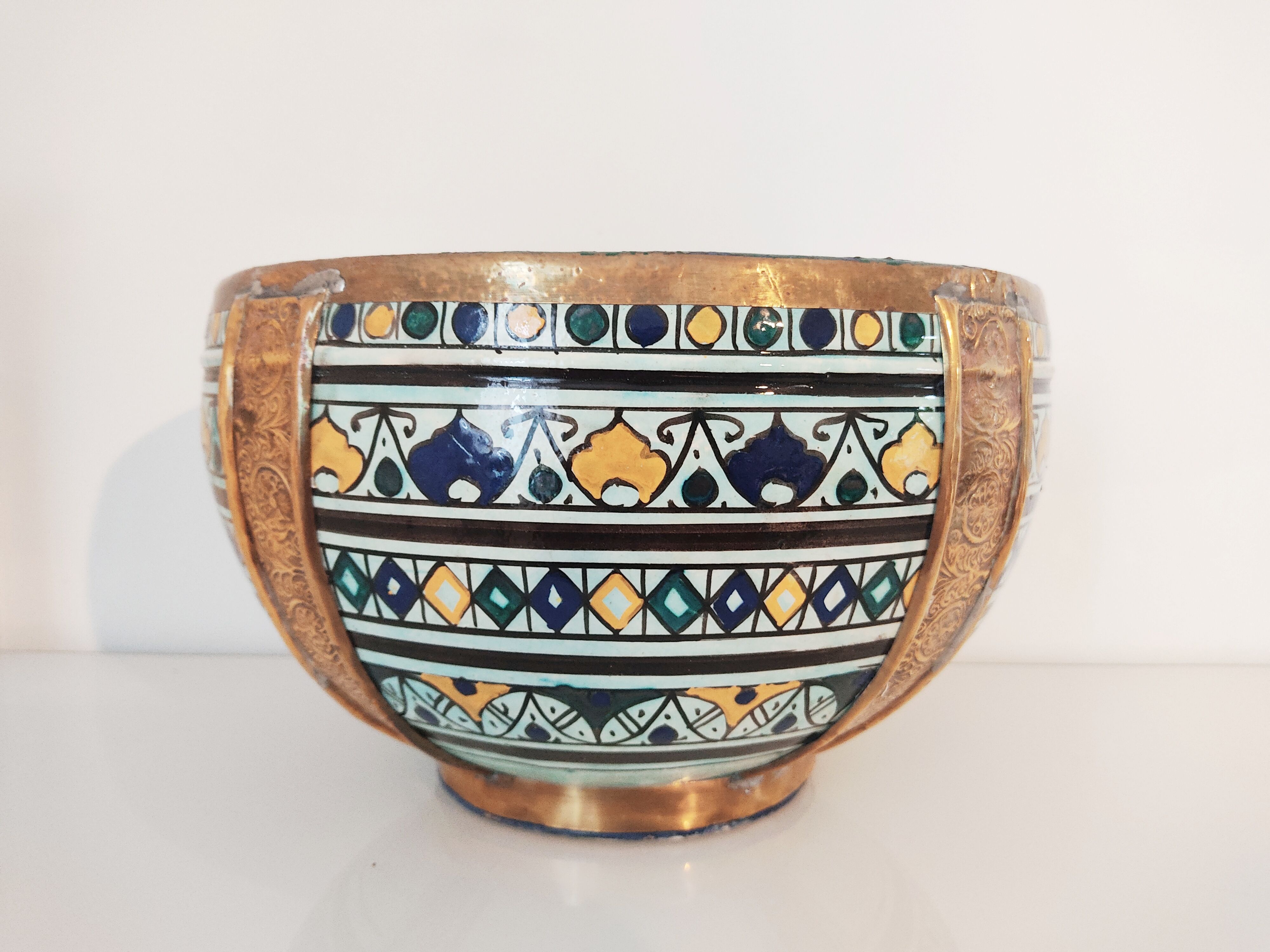 Cache pottery pot serghini safi morocco