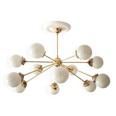 Lampadario Spoutnik en ottone avec 12 sphères opaline