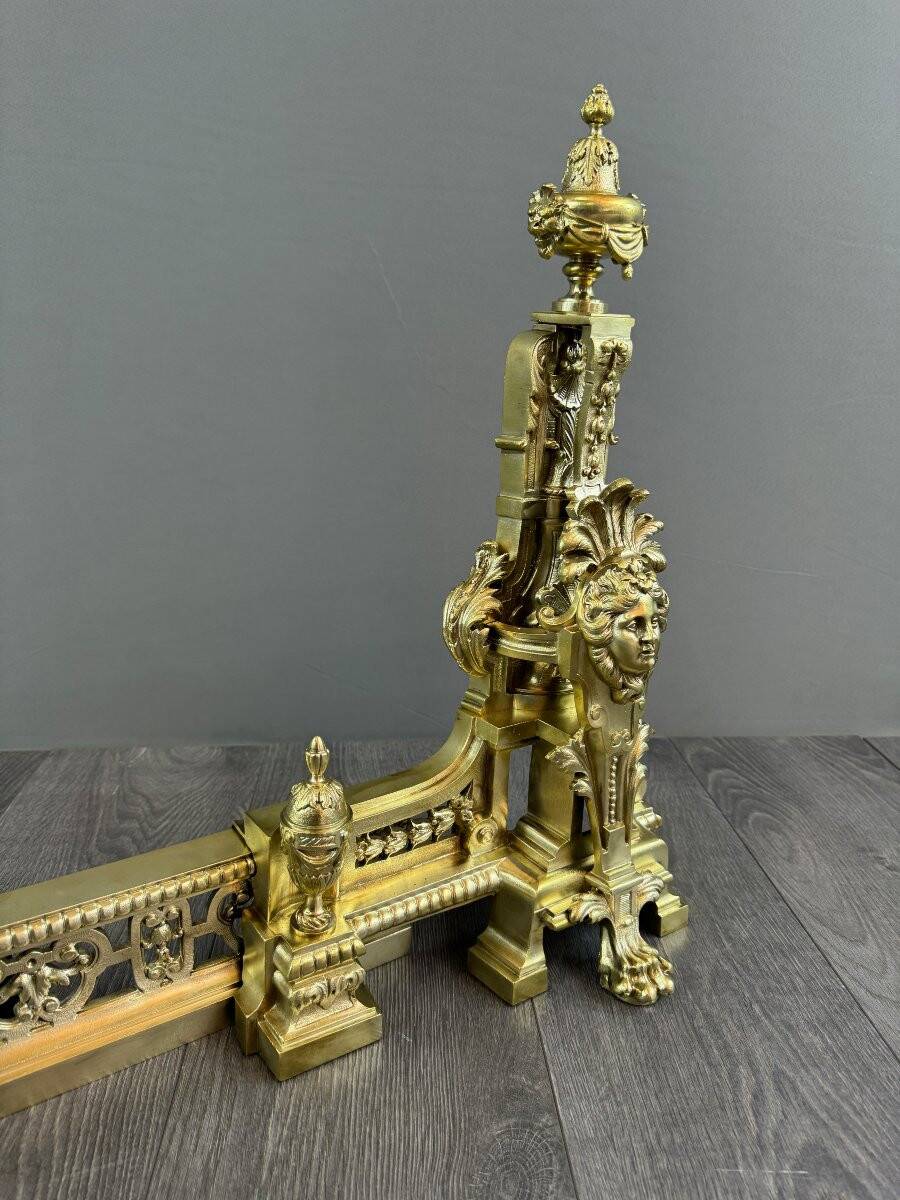 Paire de chenets en bronze doré, style Louis XVI, XIXe Siècle