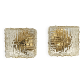 Paire d'appliques carrées en verre moulé transparent et fer verni doré