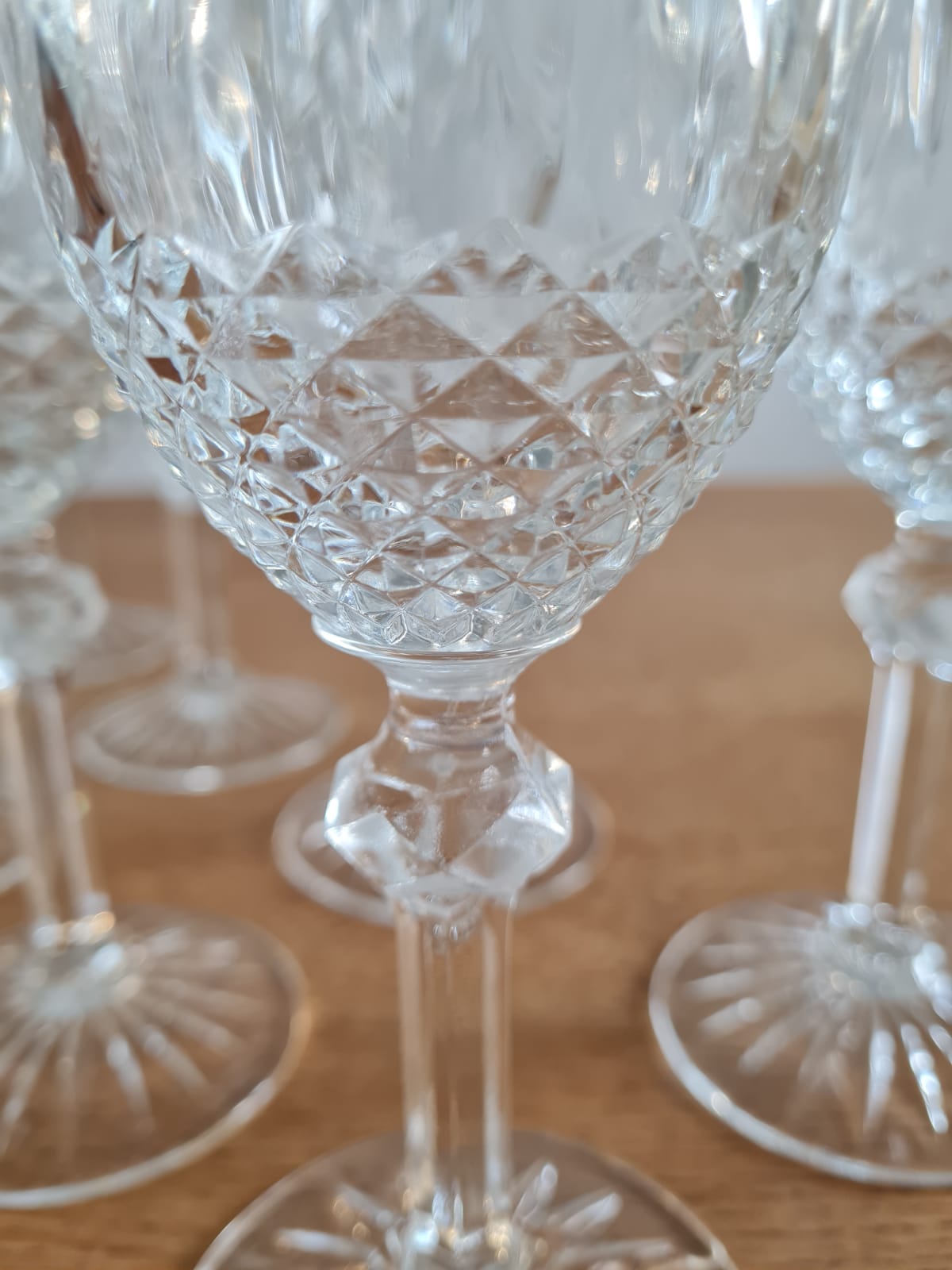 Service of 6 chissed wine glasses