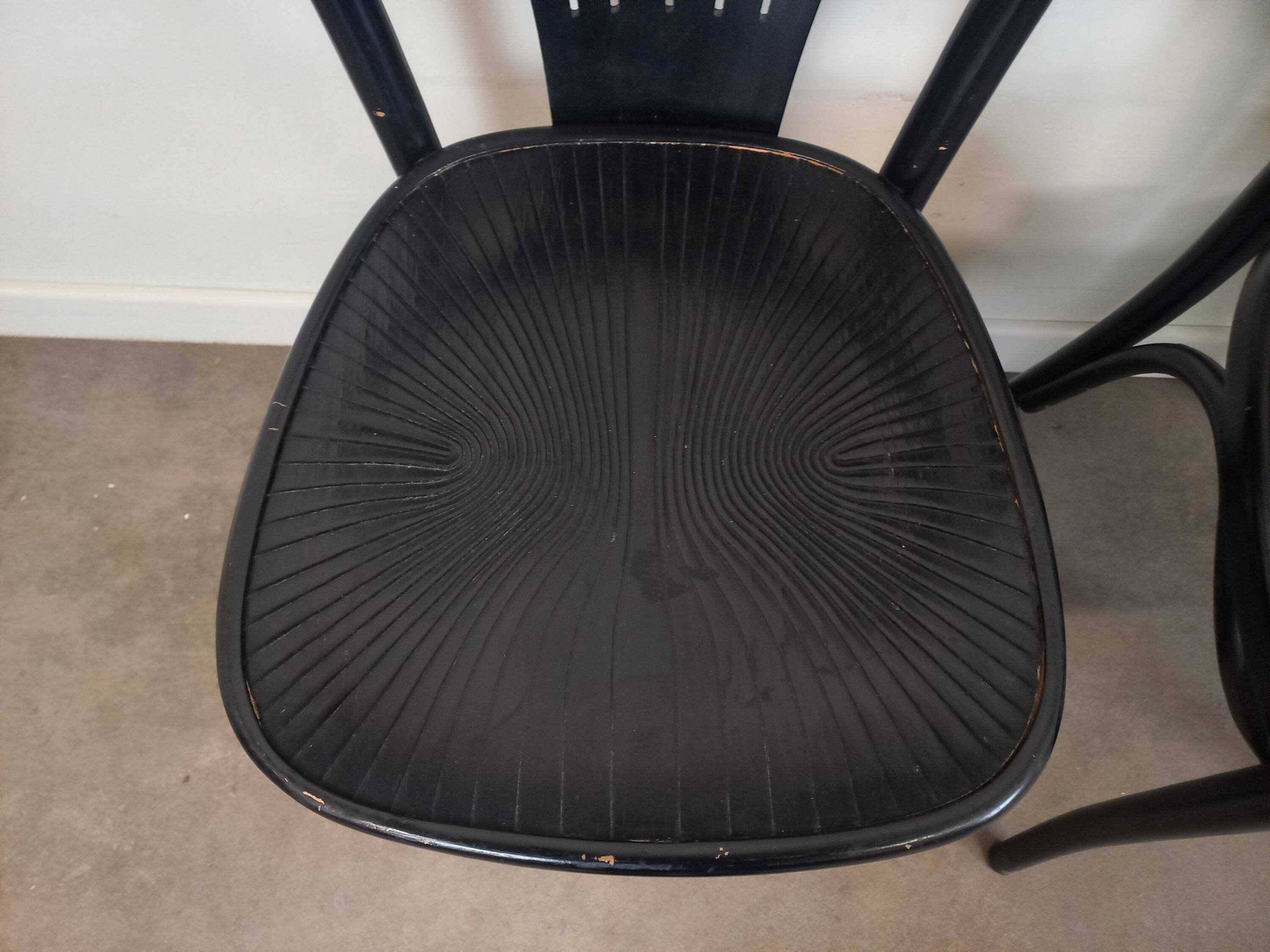 4 chaises bistrot noires