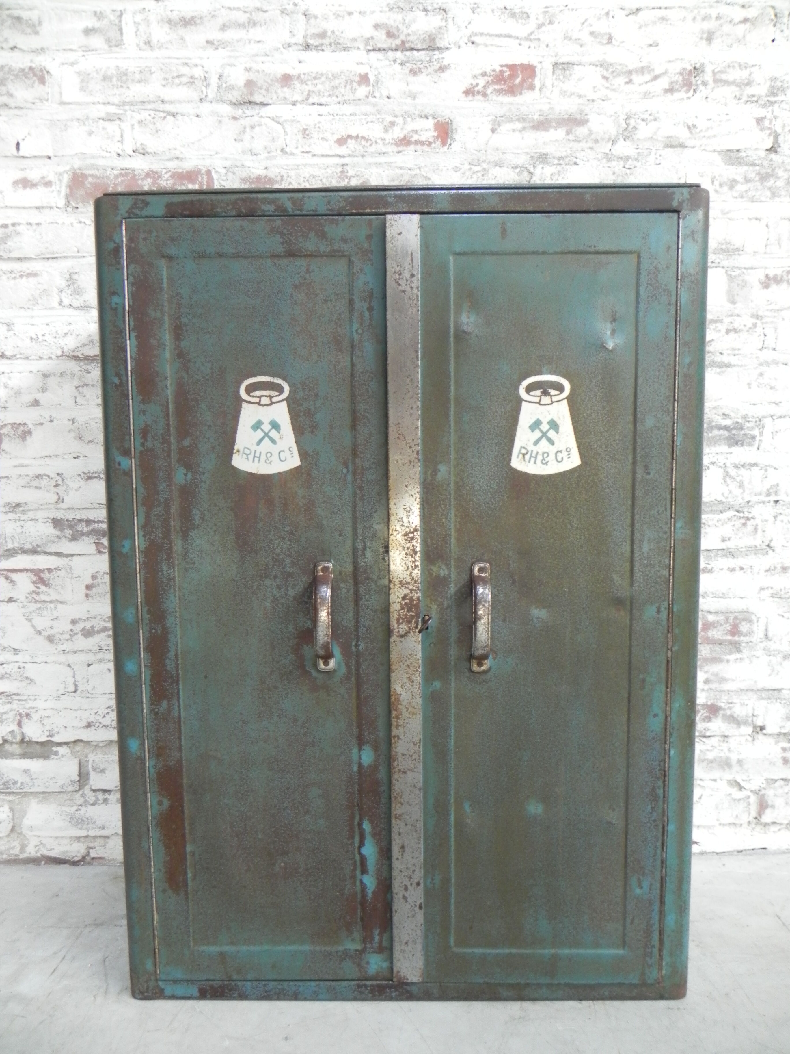 Industrial steel tool cabinet, hanging model, HR and Co