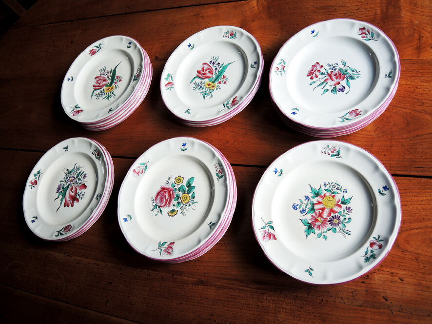 Former tableware service of the societe ceramique mastricht