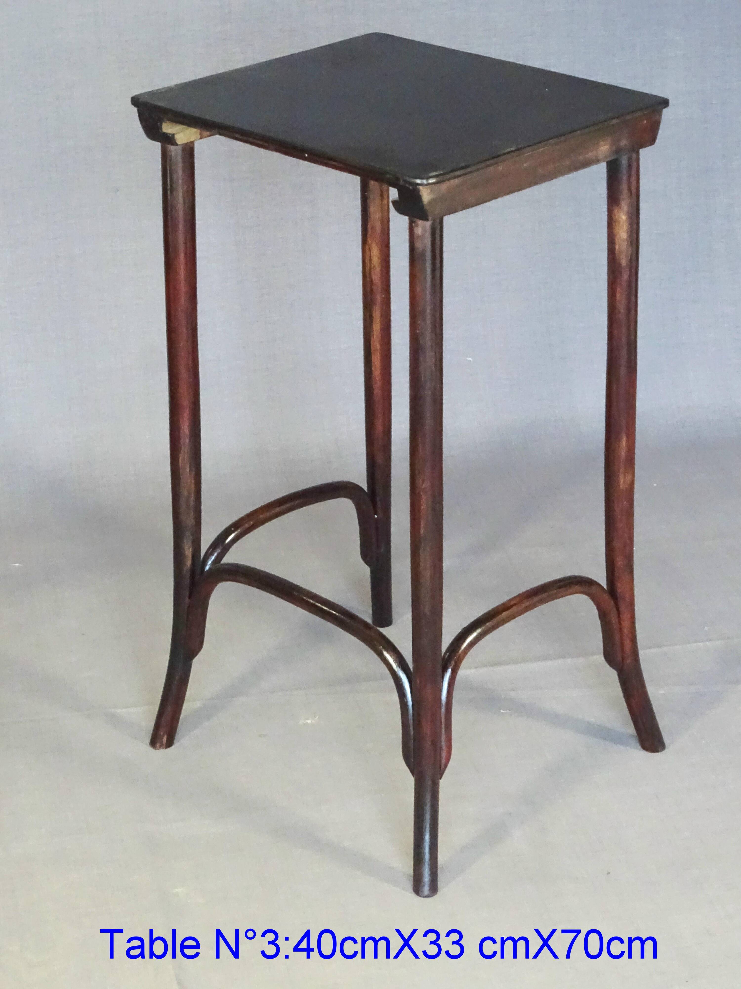 Set de 4 tables gigognes -958 a - par KOHN vers 1905, design Siegel- no Tho