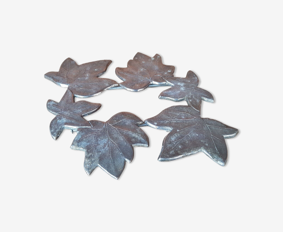 Dessous plat métal argenté extensible décor feuilles