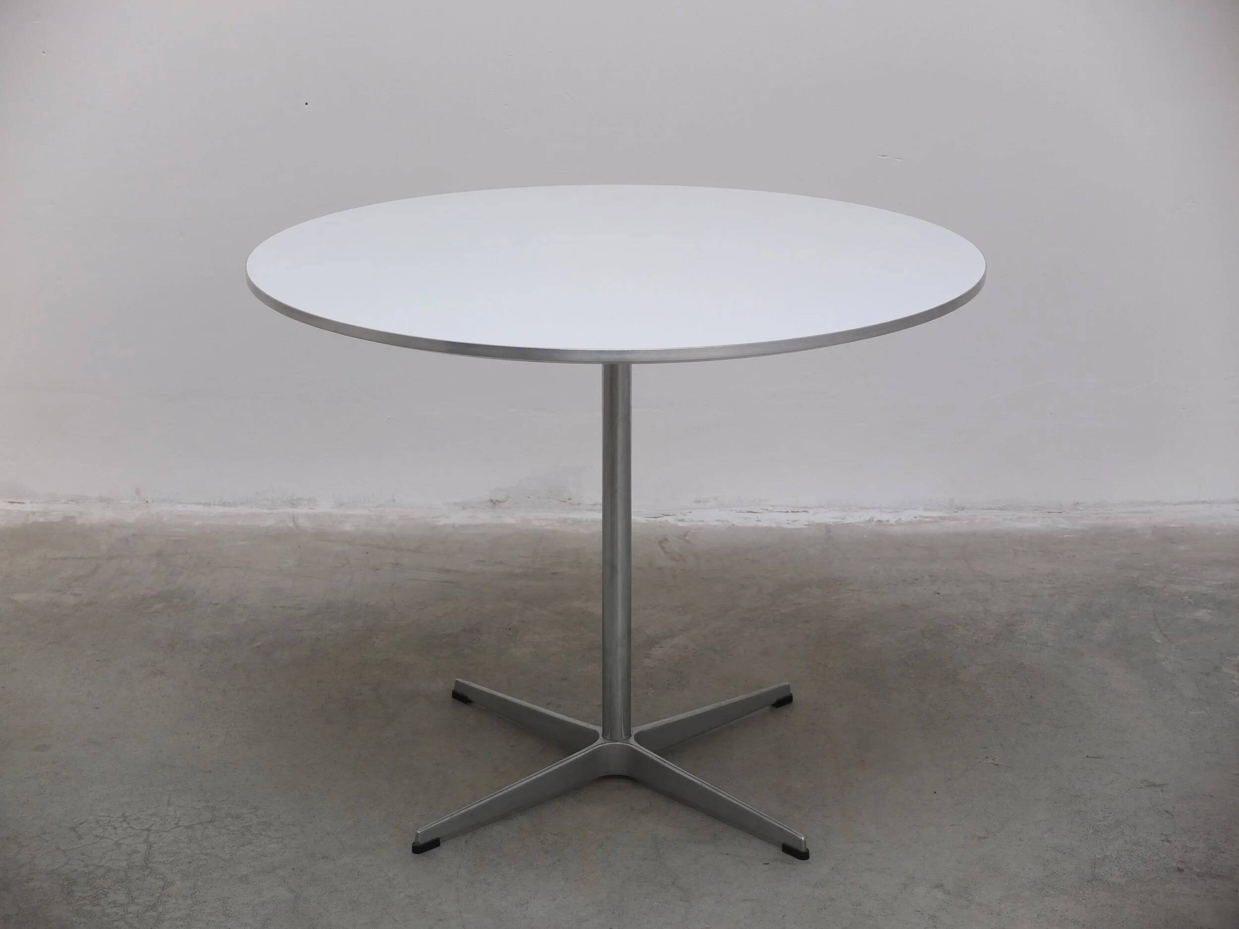 Table à manger 'Circulaire' d'Arne Jacobsen pour Fritz Hansen, 1976