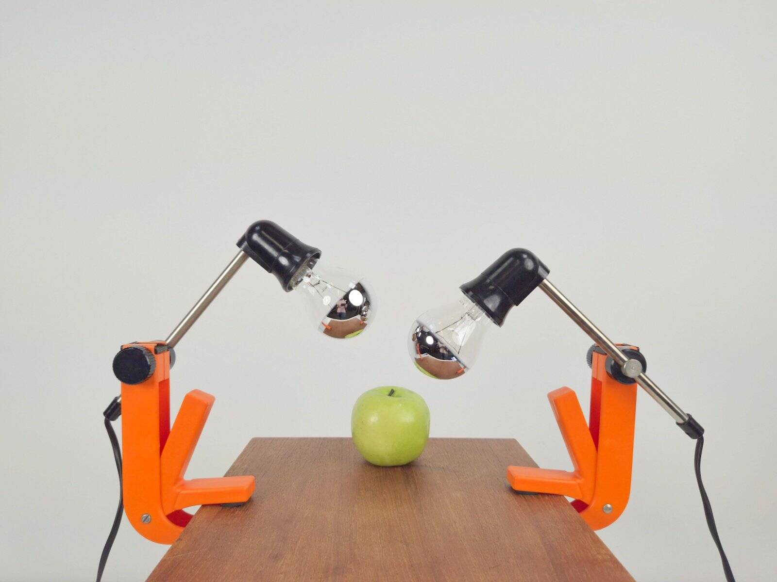 Lampes à pince Revue type 2323, orange, 1970, lot de 2