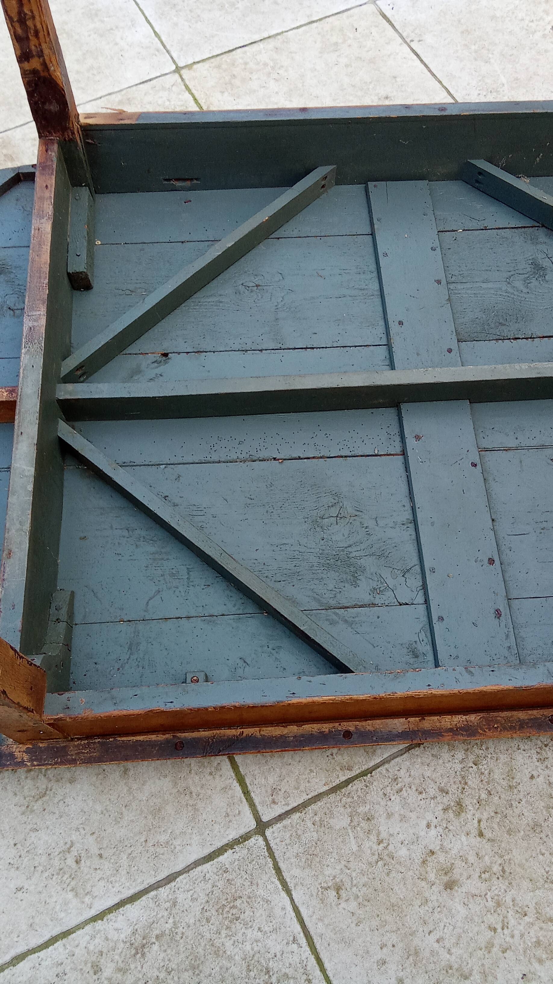 Old oval farm table 2m42