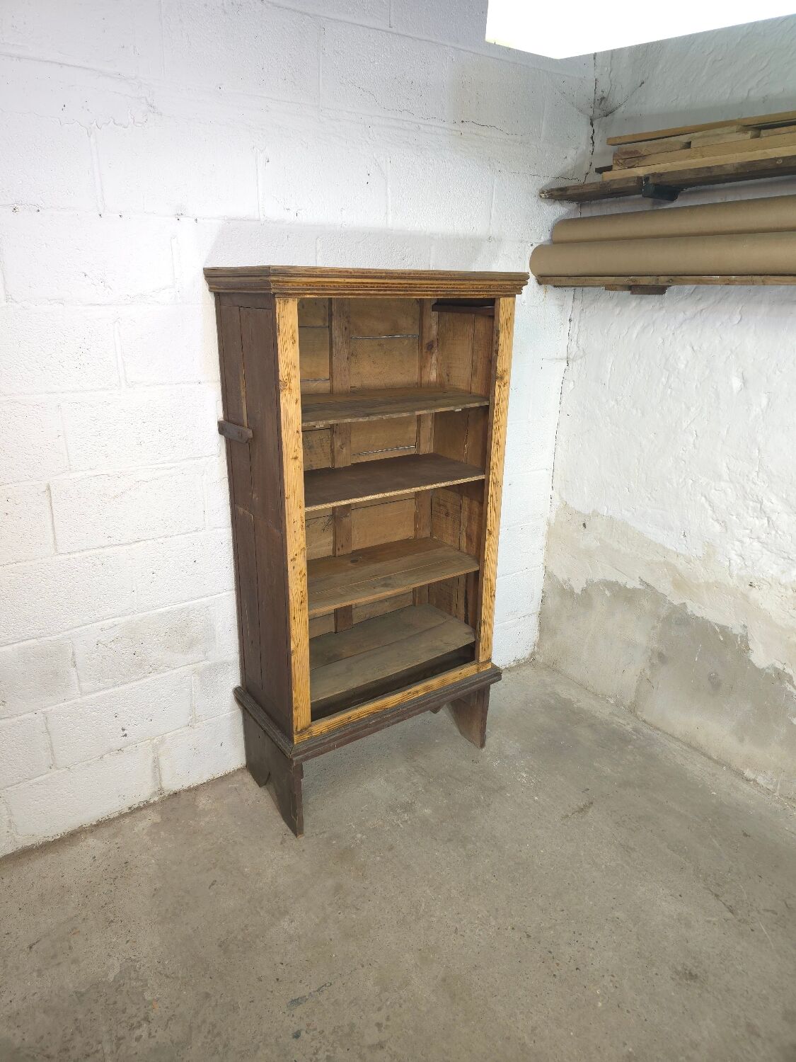 Antique freestanding shelf