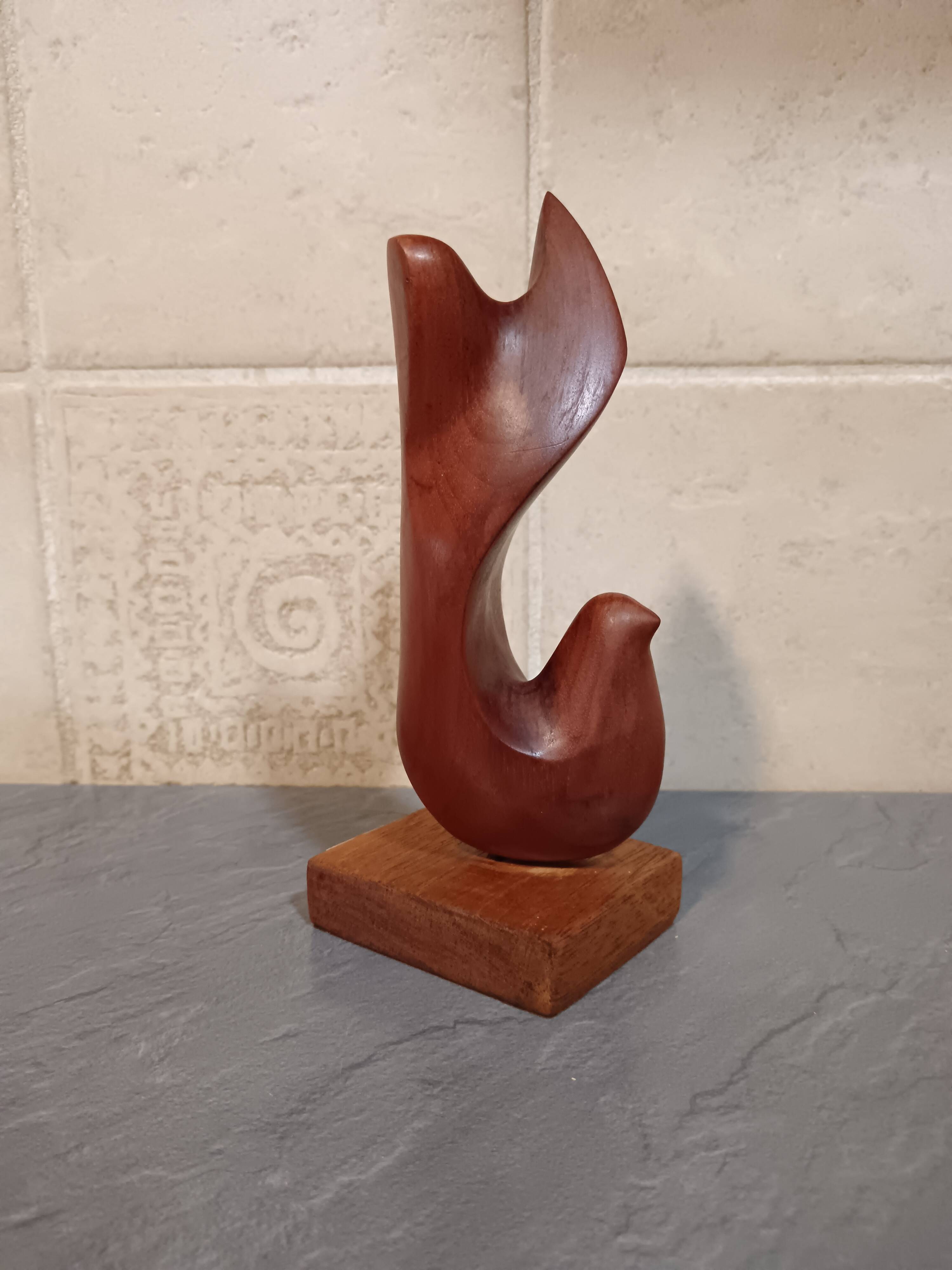 Scandinavian dove in carved teak wood, signed NM, circa 1960.