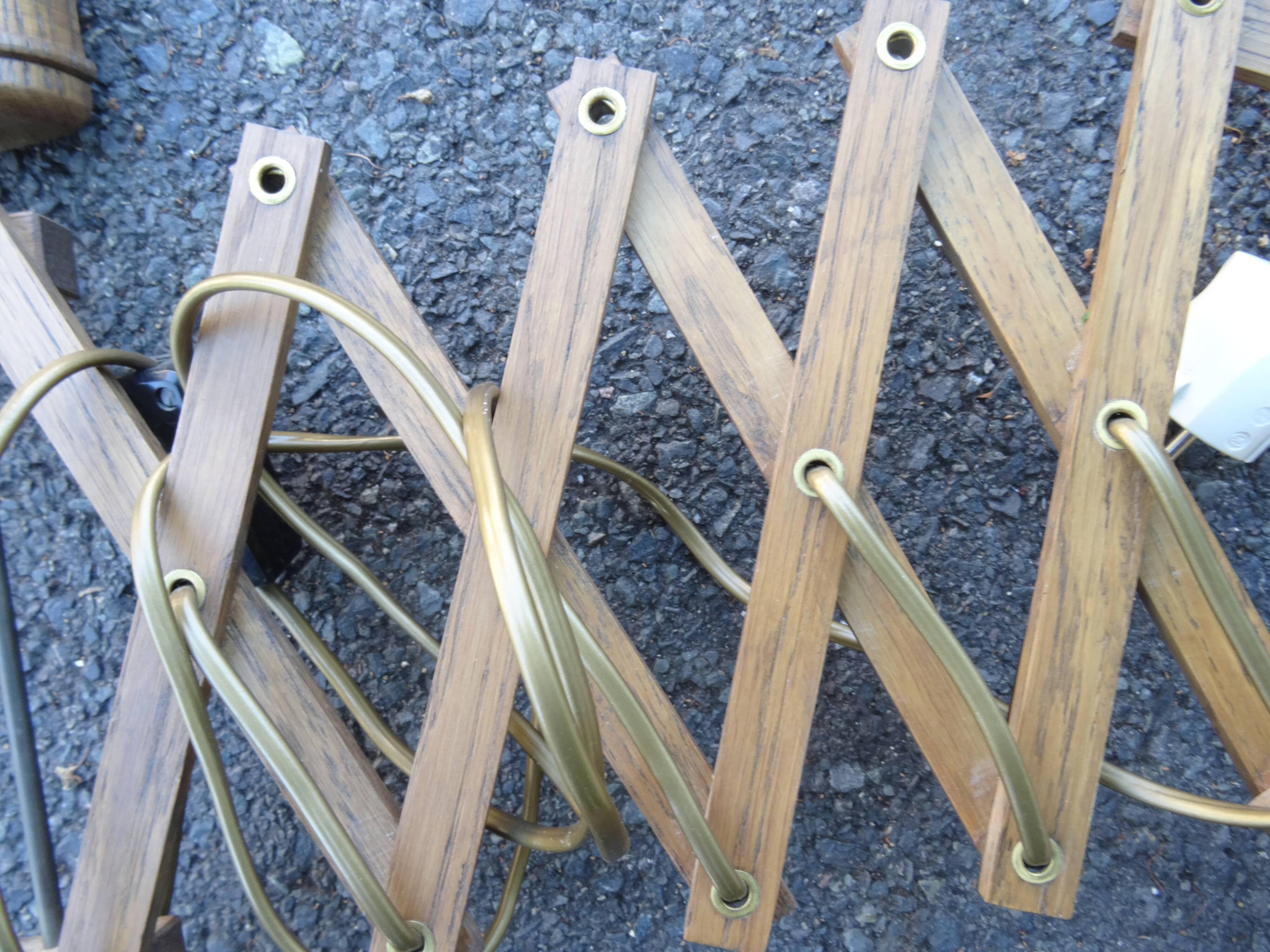 Accordion wall lamp