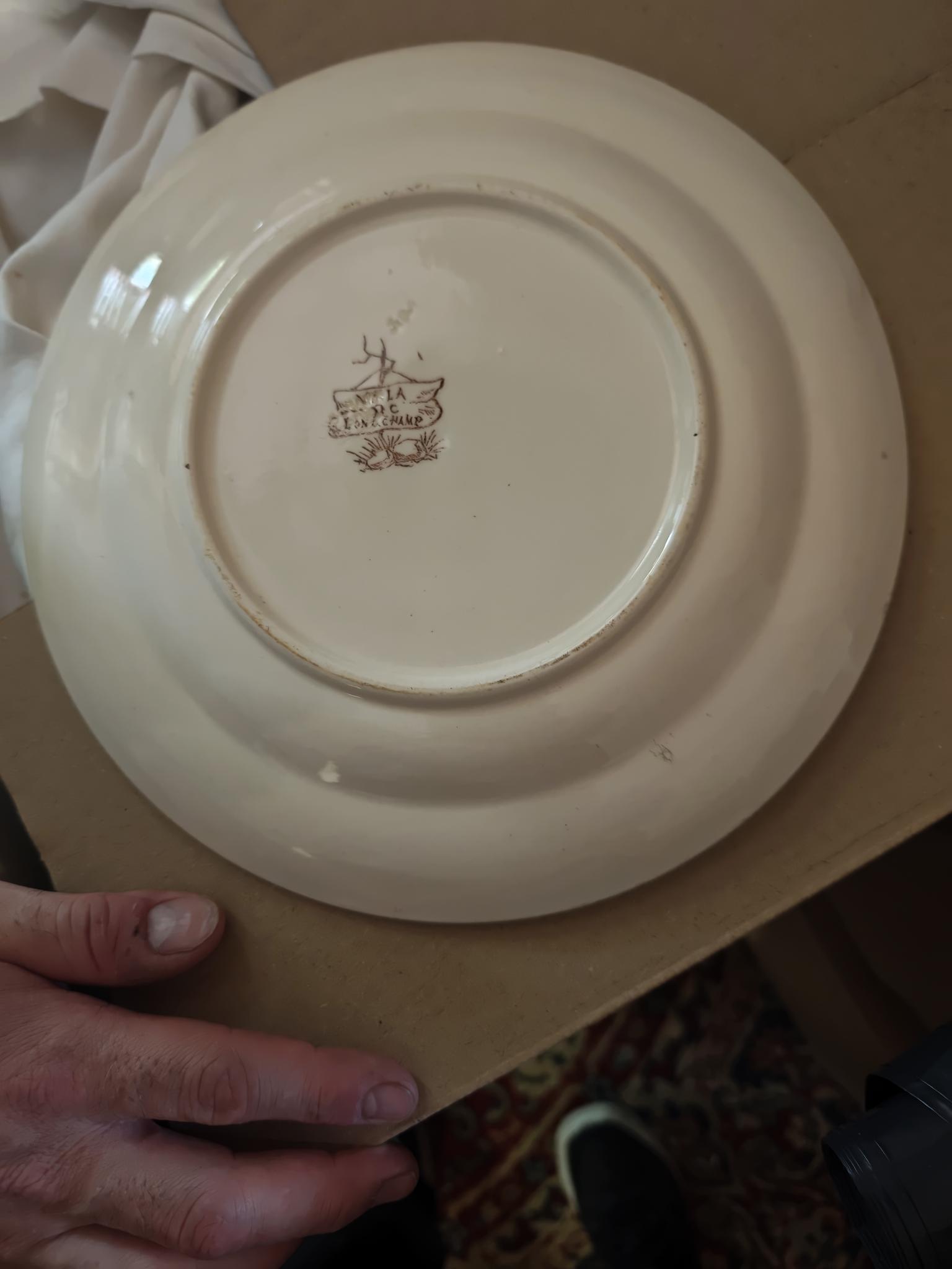 For sale: a set of "VILLA" plates - Longchamp, Terre de Fer - Robert era.