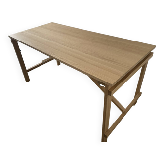 Folding table in solid oak