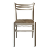 chaise moderniste en bois blanc et paillée