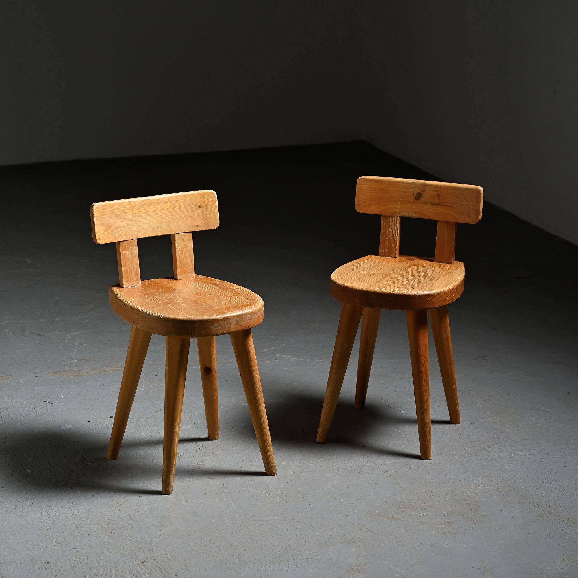 Pair of pine chairs by Christian Durupt, Méribel 1960