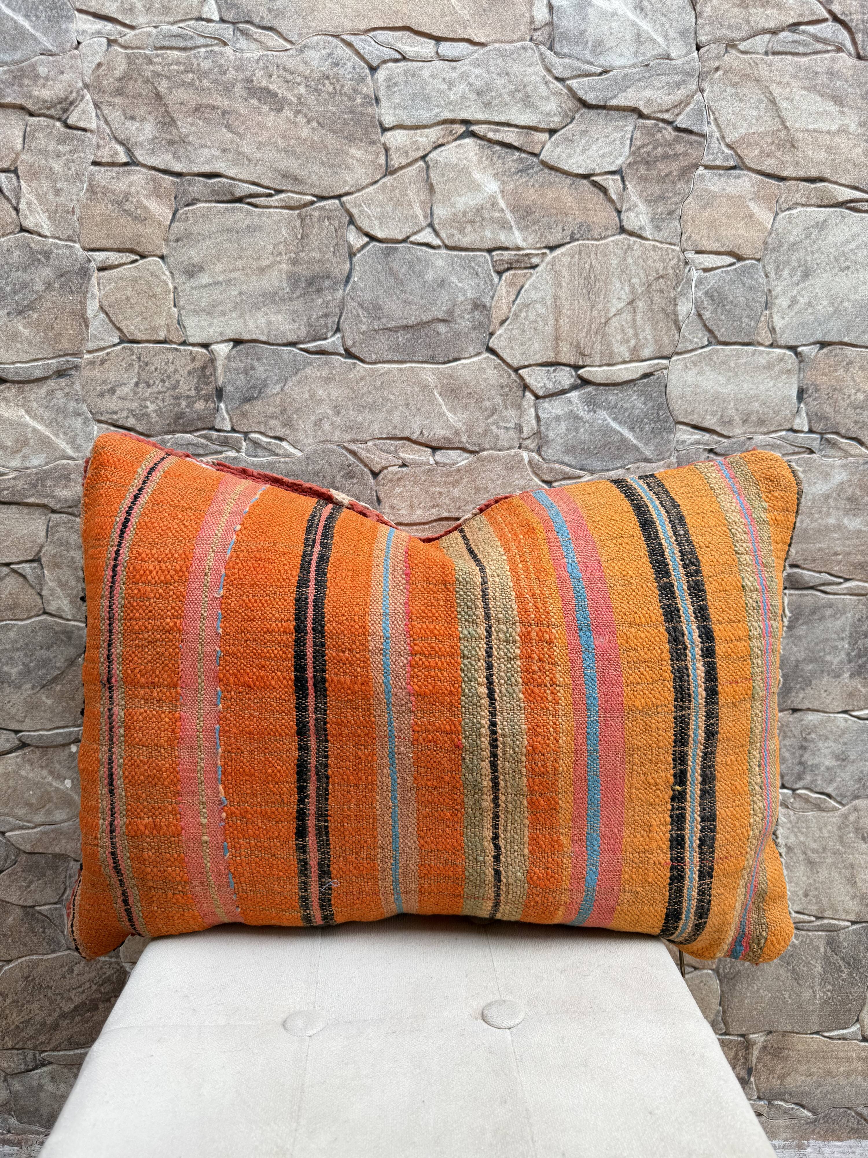 Vintage Berber wool cushion cover: Moroccan Kilim cushion