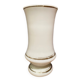 Vase sur piédouche en opaline blanche XIXe