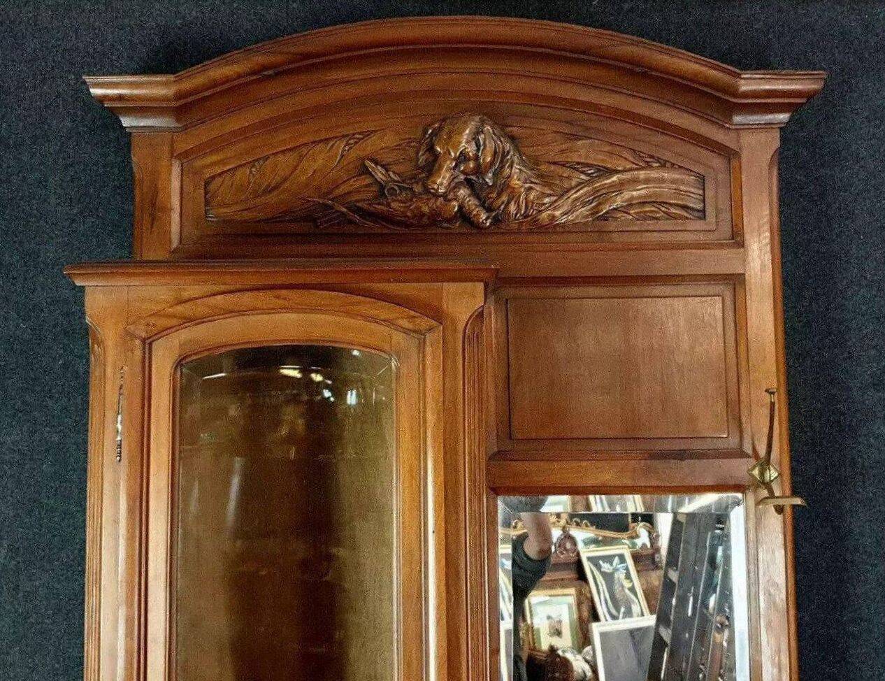 vestiaire ancien en Noyer massif