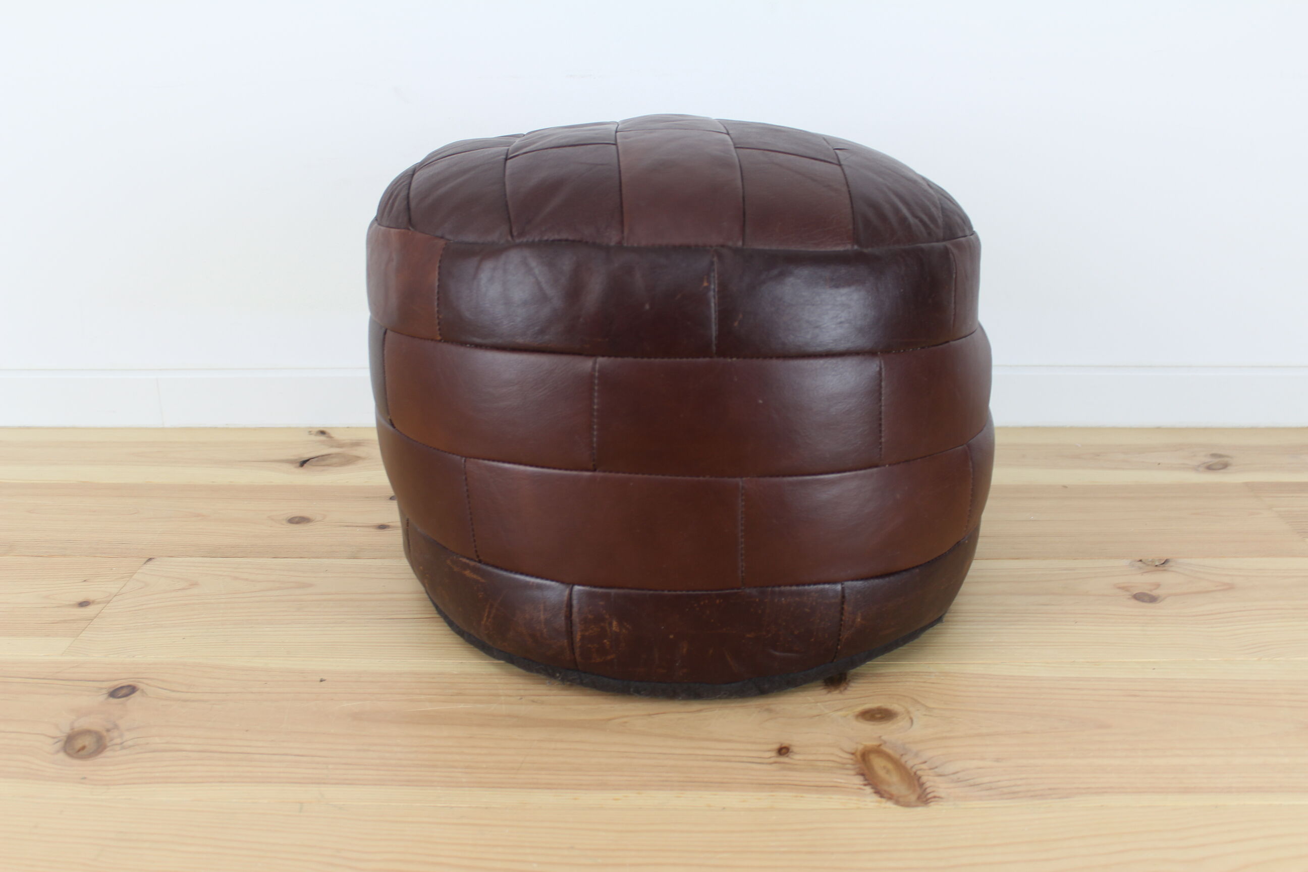 Round pouf leather patchwork 70's