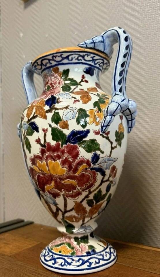 Gien: Important earthenware vase with peony decoration, 20th century