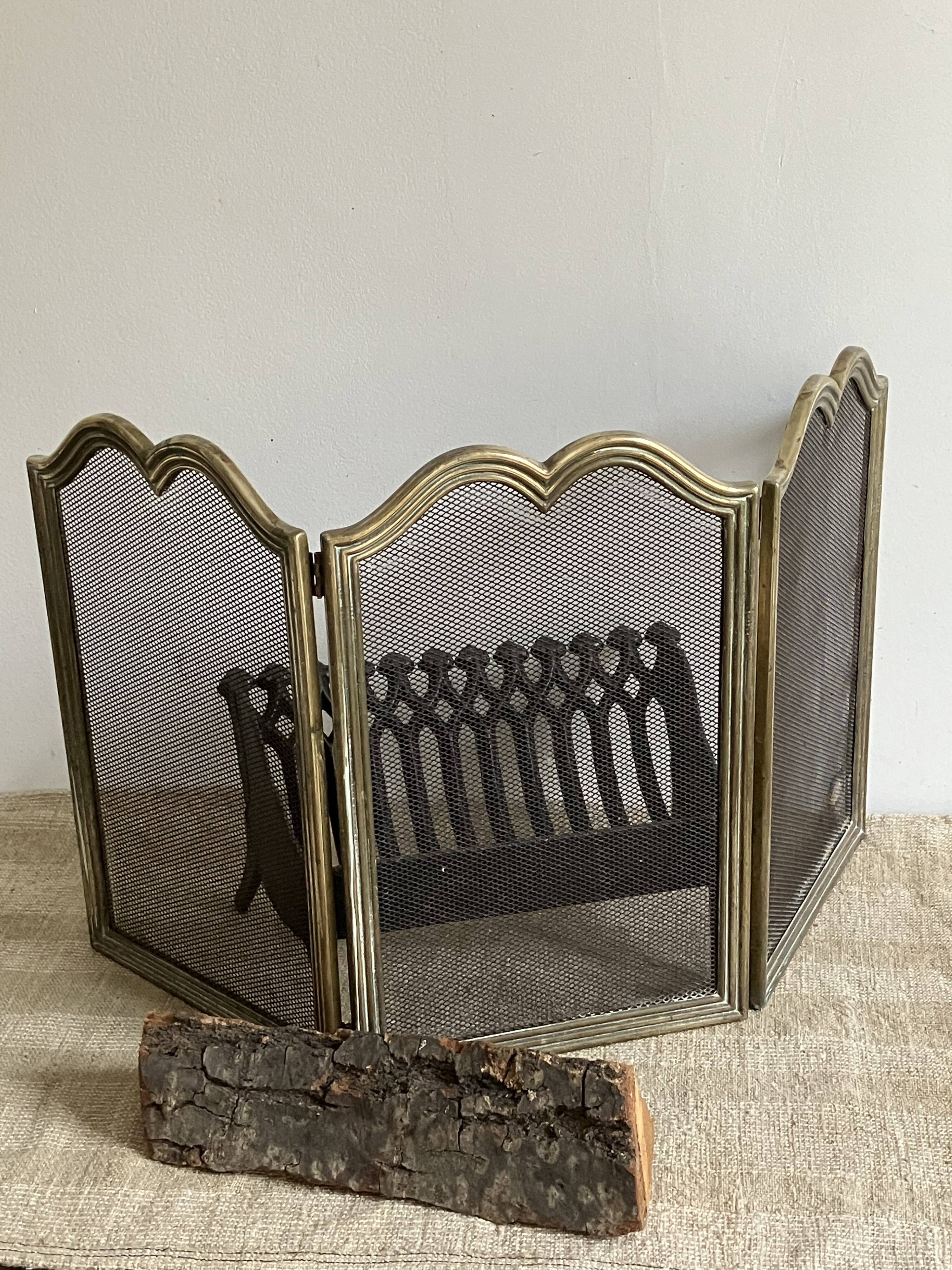 Three-leaf fire screen, fireplace accessory