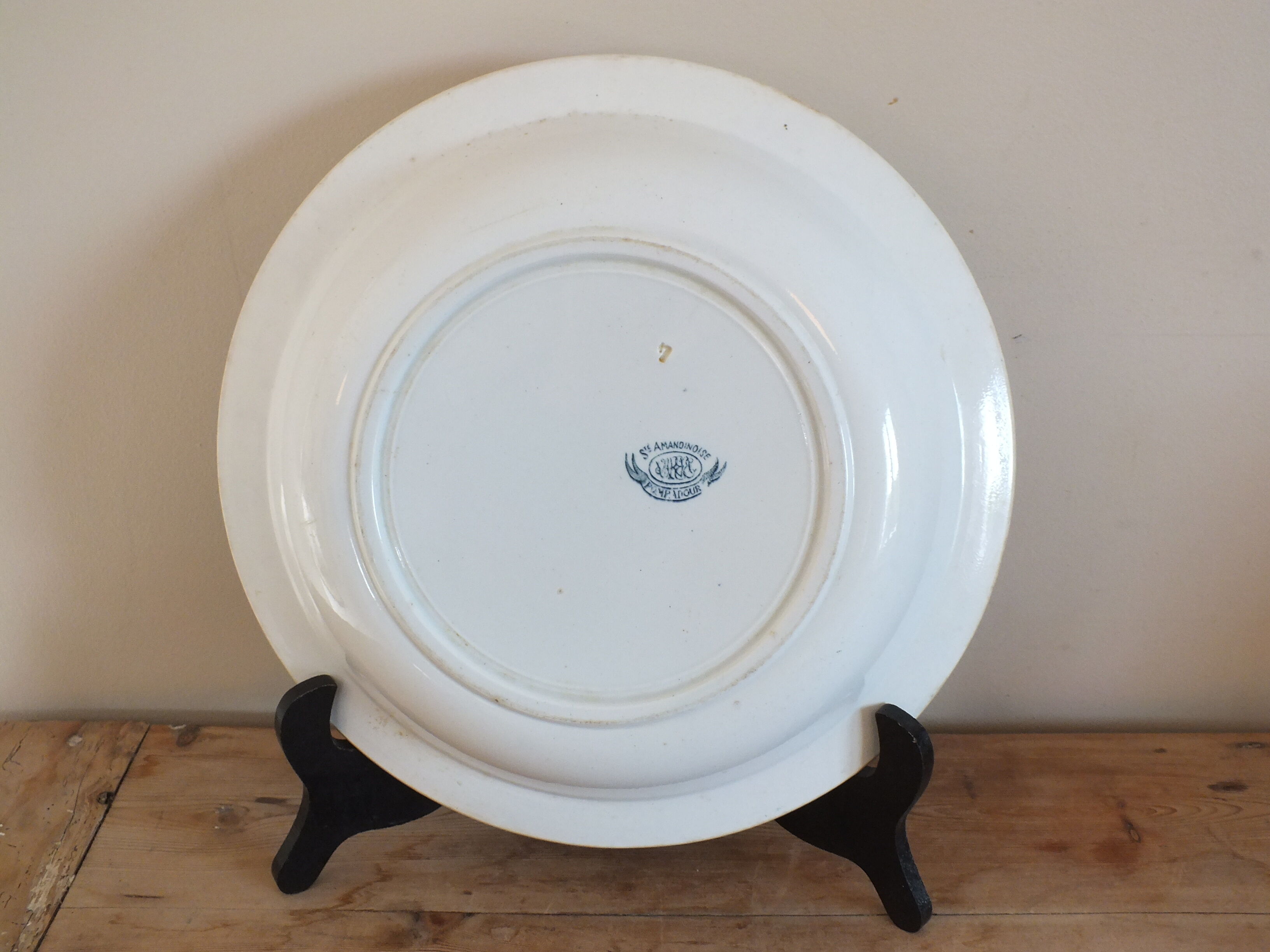 Hollow dish in Iron St Amand Pompadour